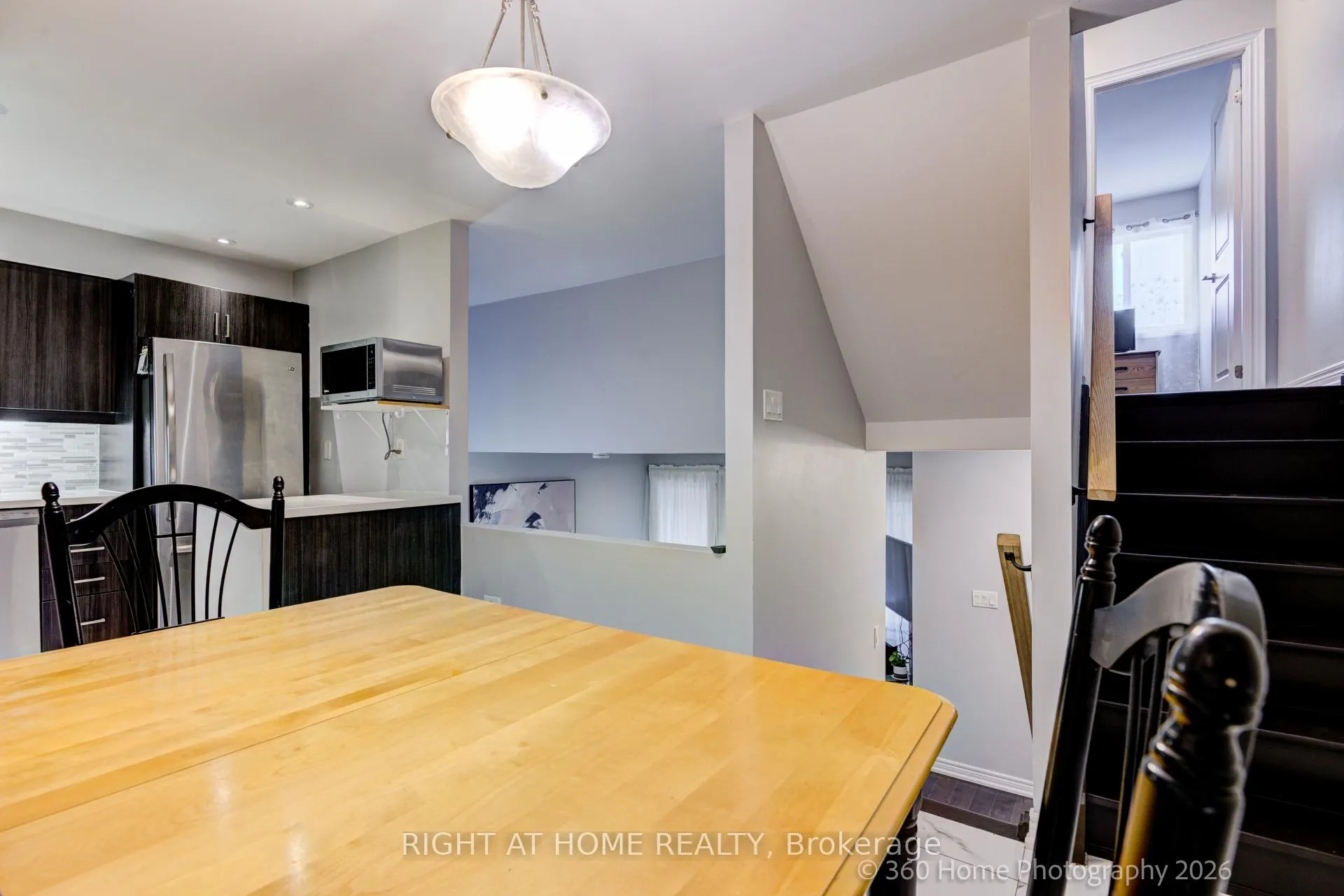 Photo 9 of Unit 80, 221 Milestone Crescent, Aurora, Aurora Village — HOMEH