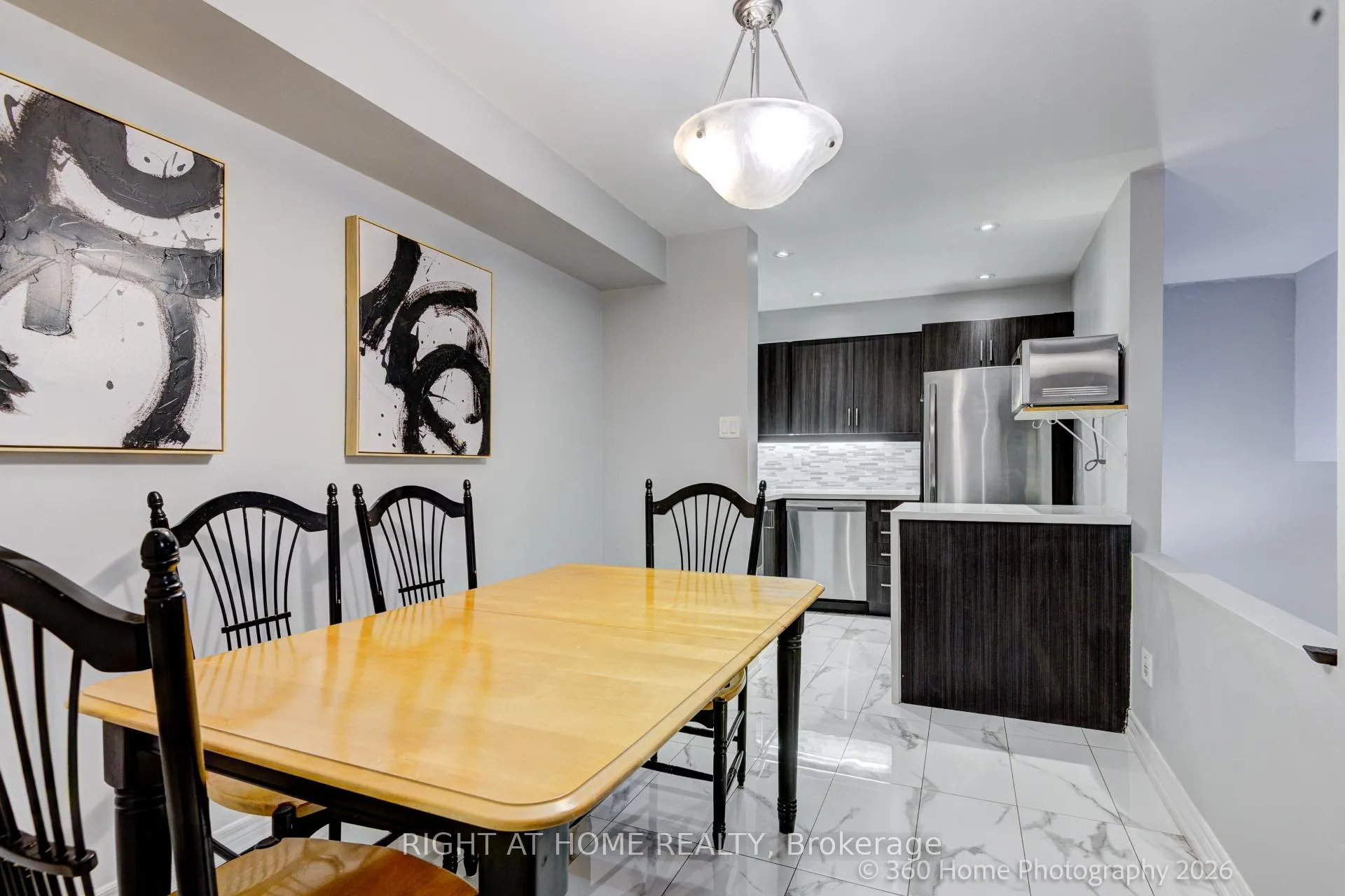 Photo 11 of Unit 80, 221 Milestone Crescent, Aurora, Aurora Village — HOMEH
