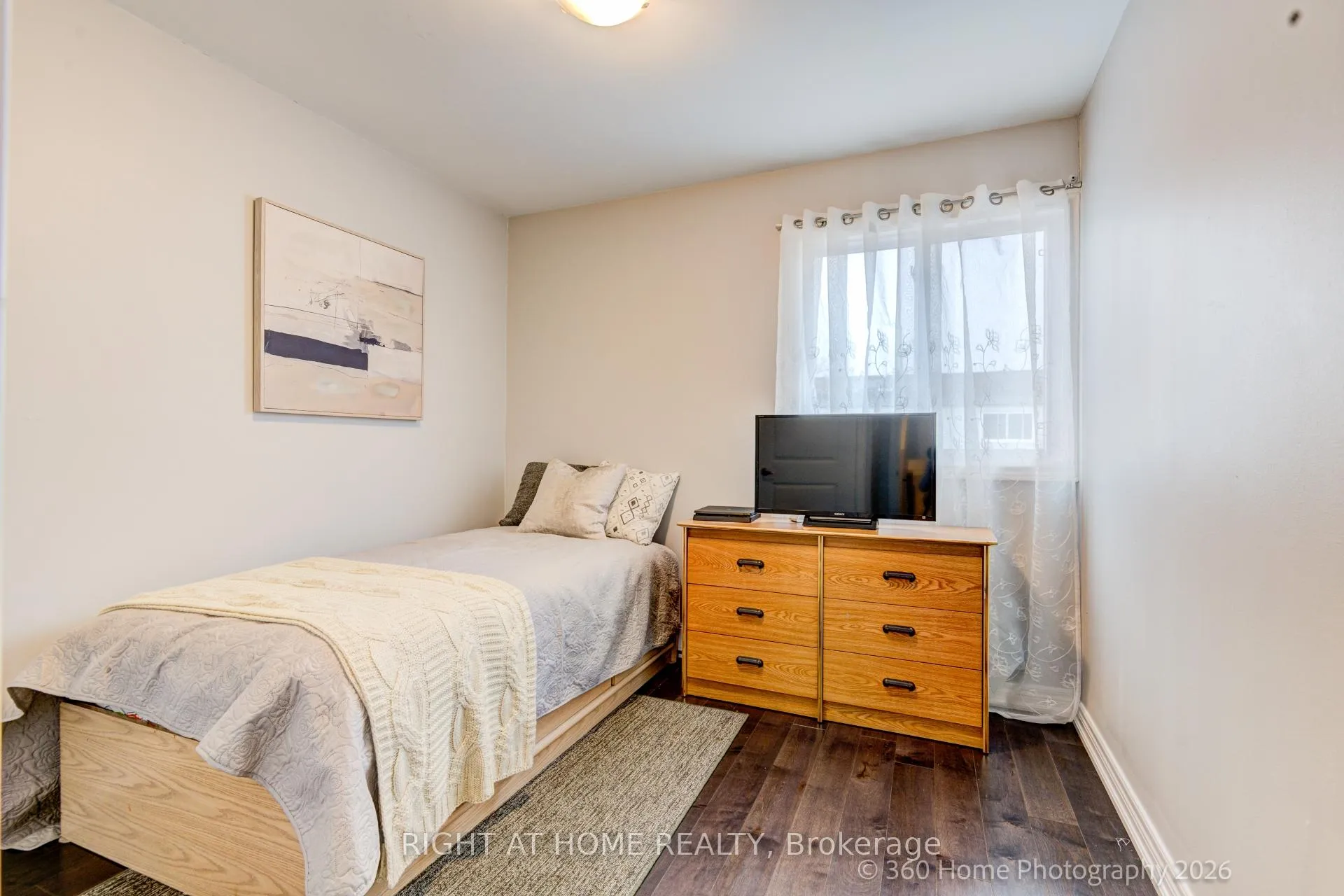 Photo 12 of Unit 80, 221 Milestone Crescent, Aurora, Aurora Village — HOMEH