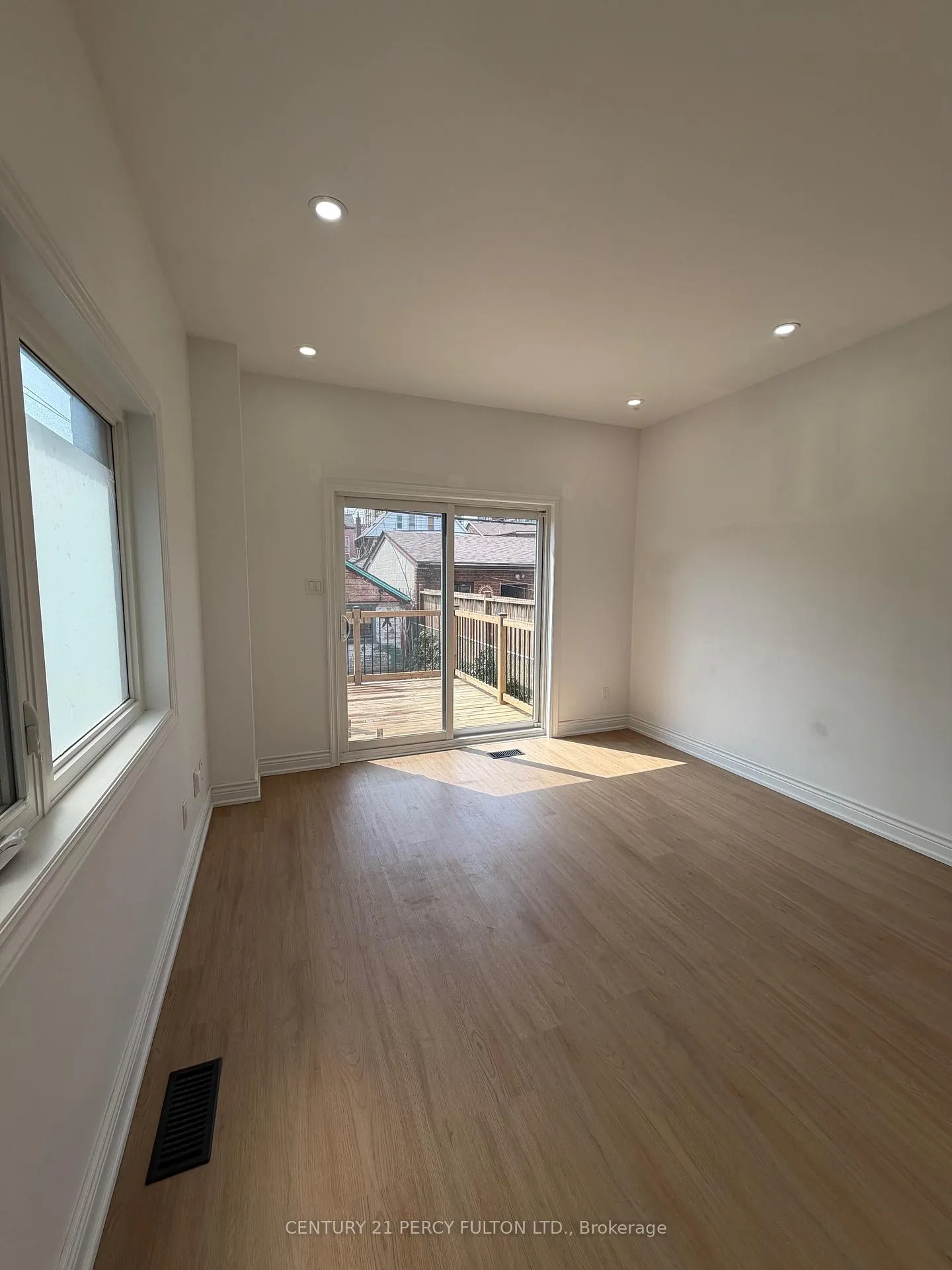 Photo 6 of Unit Main, 382 Lansdowne Avenue, Toronto, Dufferin Grove — HOMEH