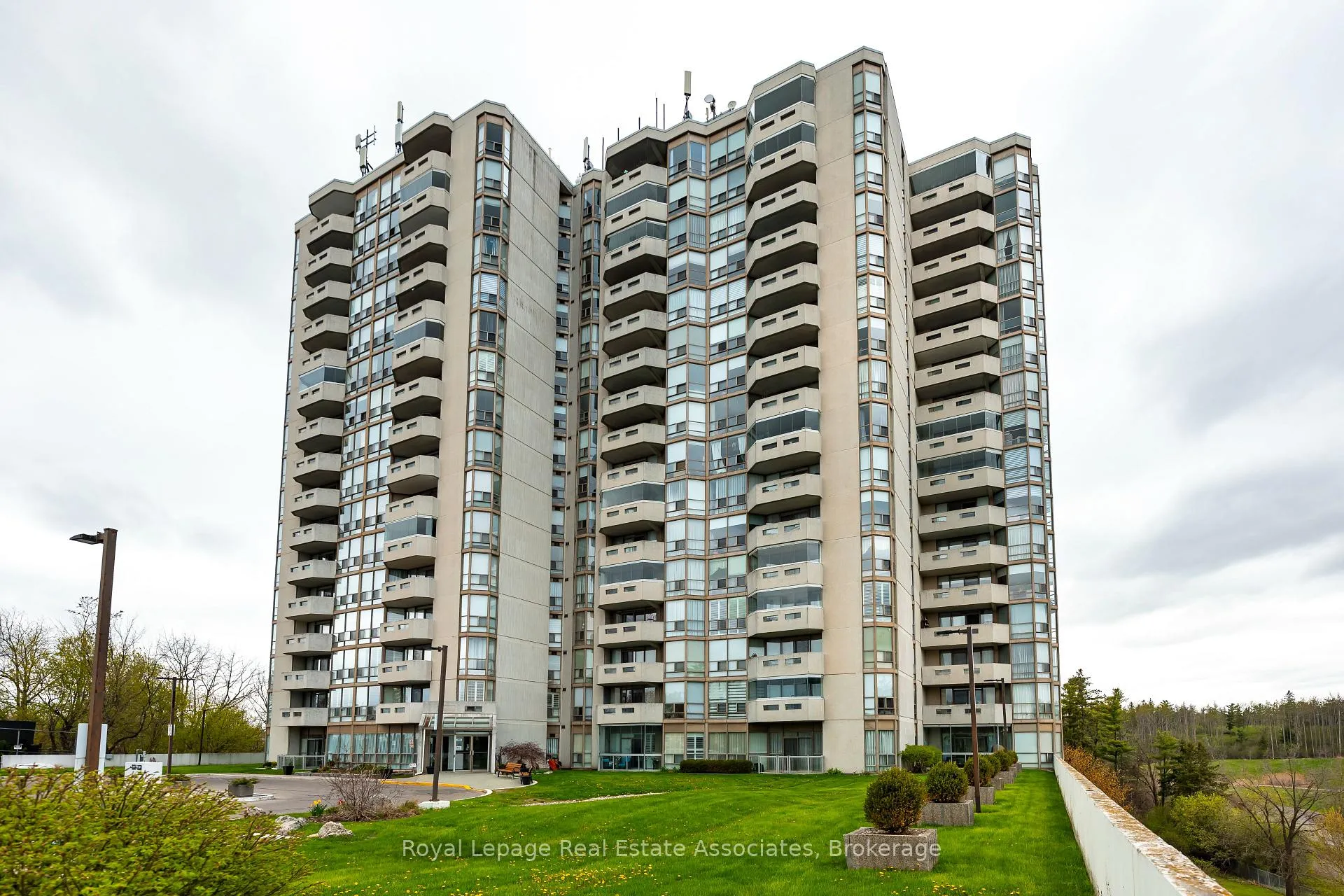 Photo 1 of Unit 1402, 20 Mcfarlane Drive, Halton Hills, Georgetown — HOMEH