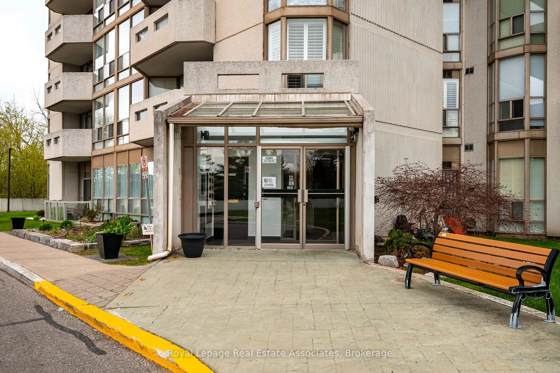 Photo 2 of Unit 1402, 20 Mcfarlane Drive, Halton Hills, Georgetown — HOMEH