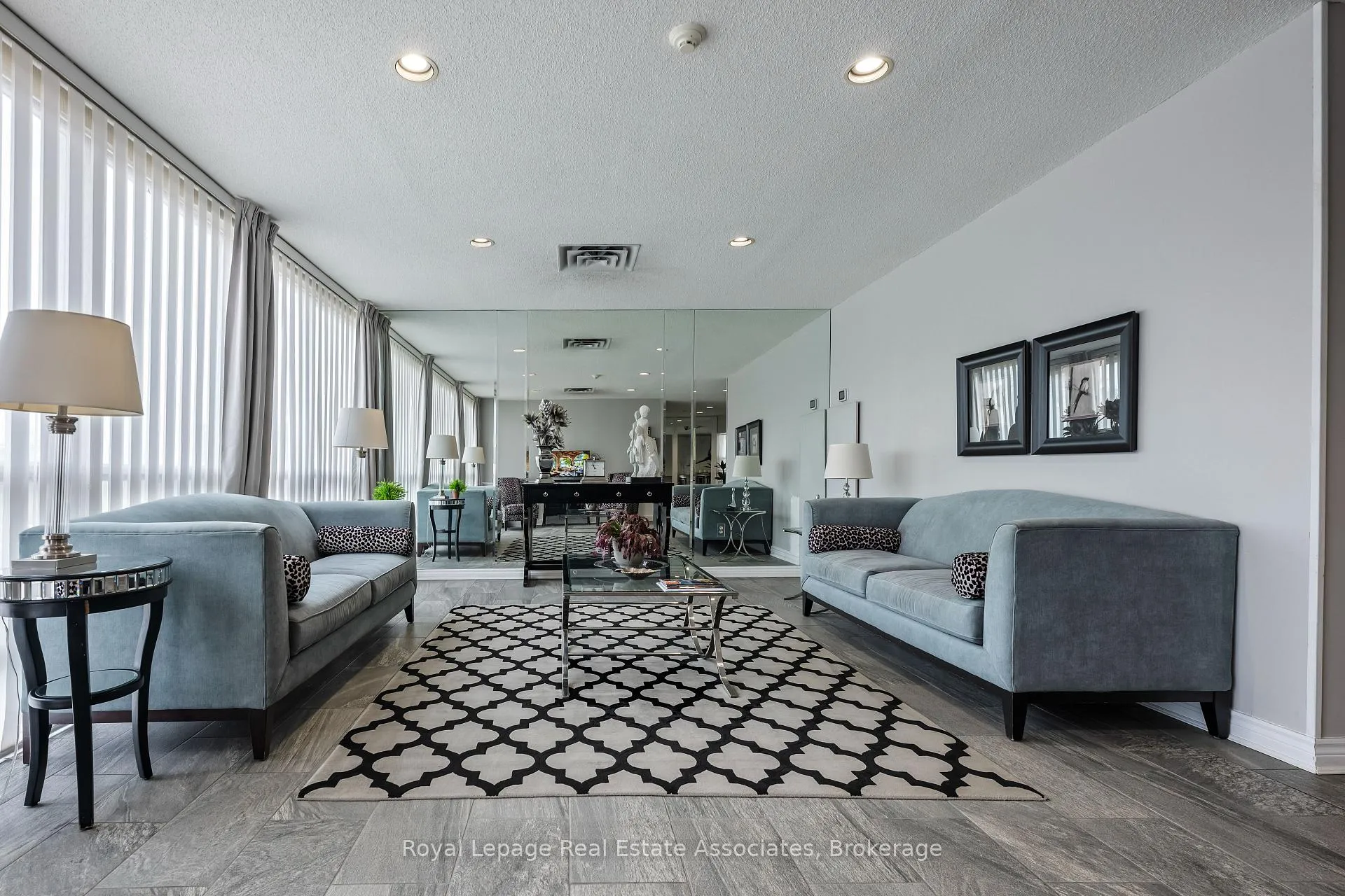 Photo 3 of Unit 1402, 20 Mcfarlane Drive, Halton Hills, Georgetown — HOMEH