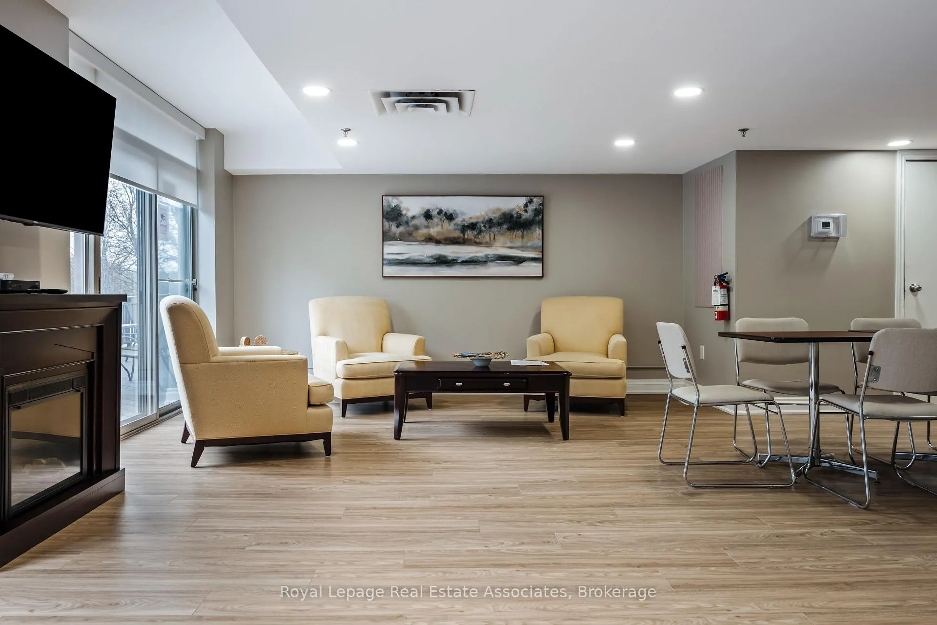 Photo 31 of Unit 1402, 20 Mcfarlane Drive, Halton Hills, Georgetown — HOMEH