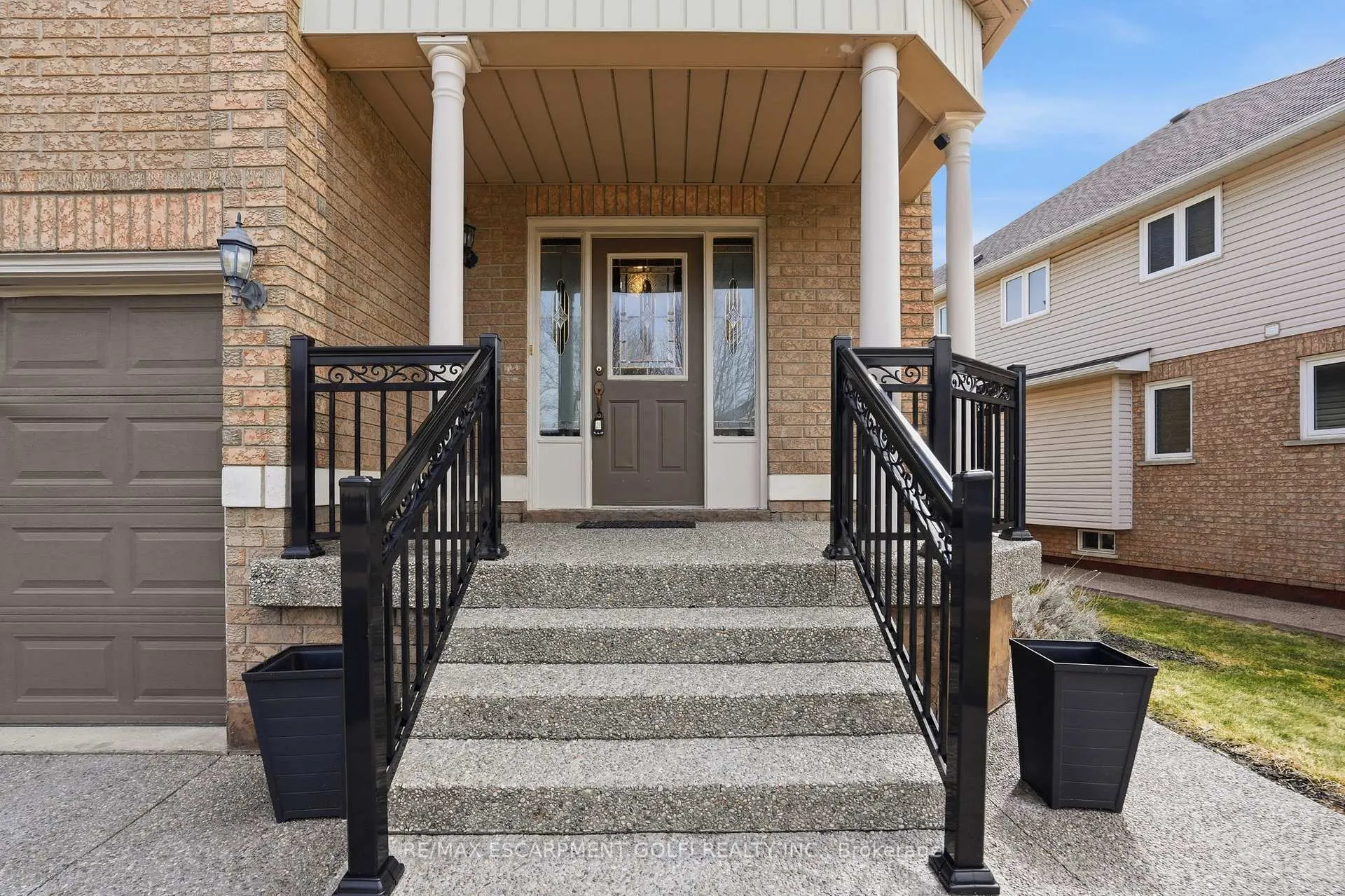 Photo 4 of 68 Rockhaven Lane, Hamilton, Waterdown — HOMEH