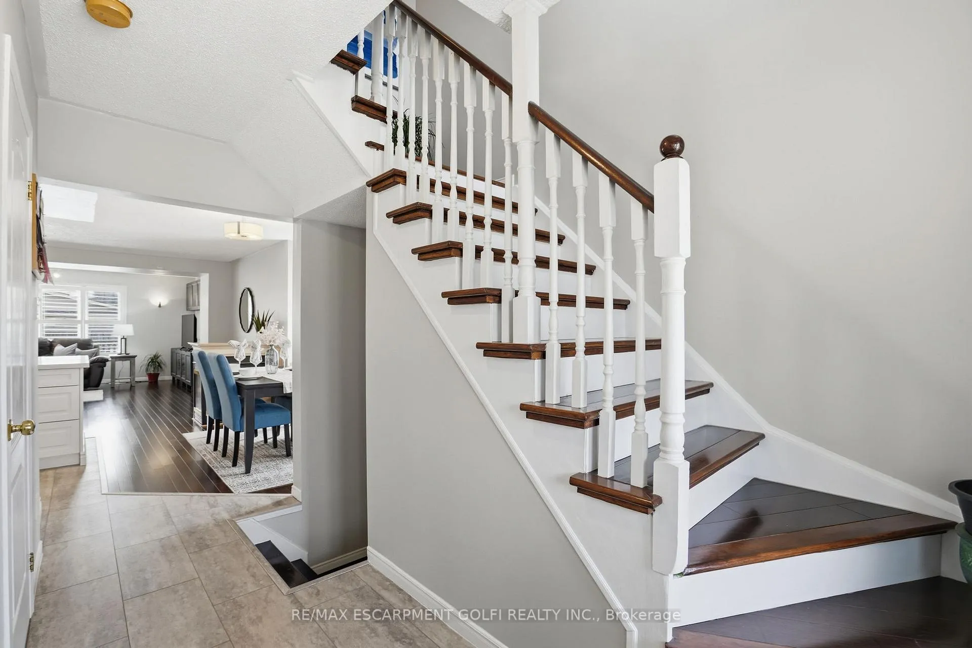 Photo 5 of 68 Rockhaven Lane, Hamilton, Waterdown — HOMEH