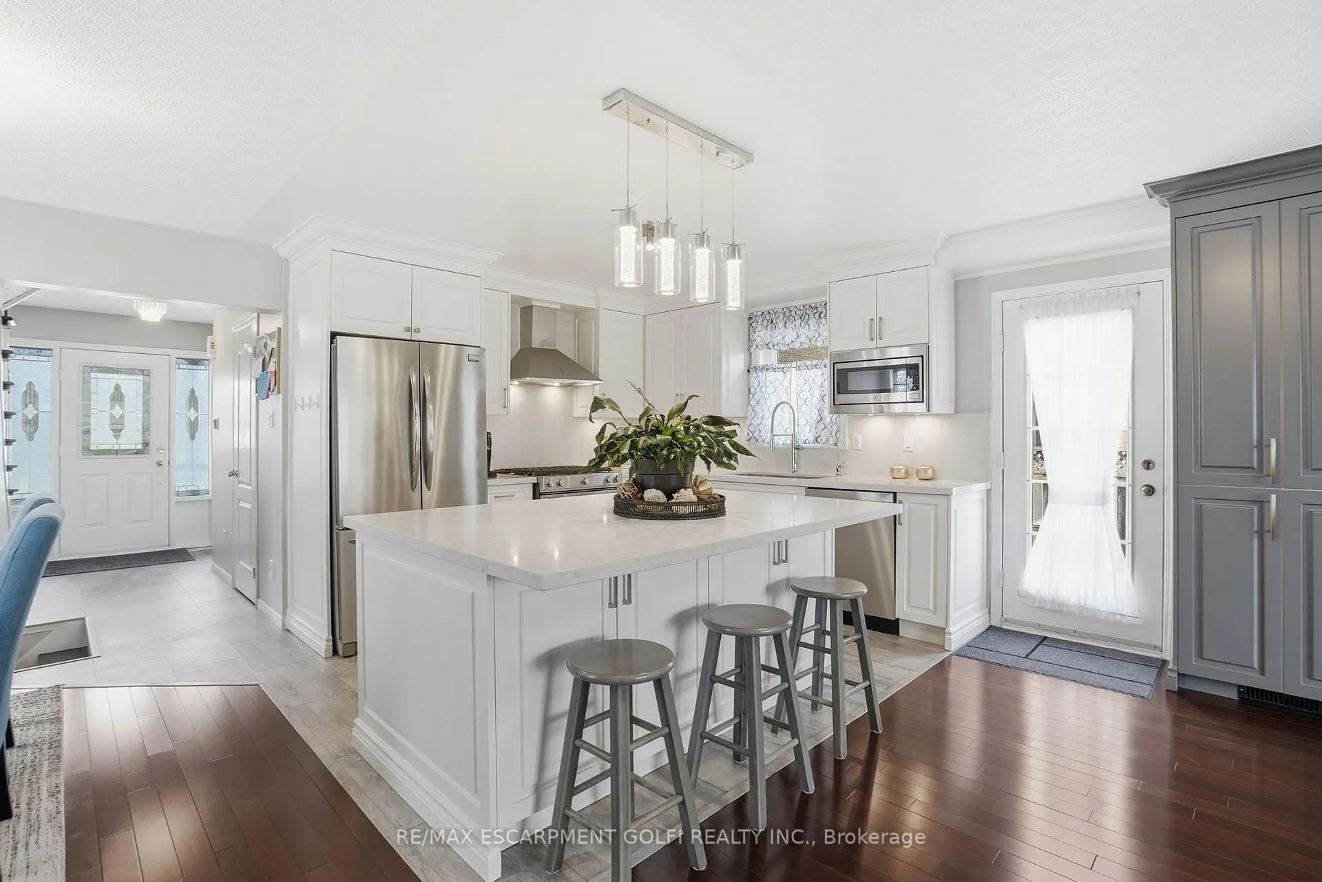 Photo 6 of 68 Rockhaven Lane, Hamilton, Waterdown — HOMEH