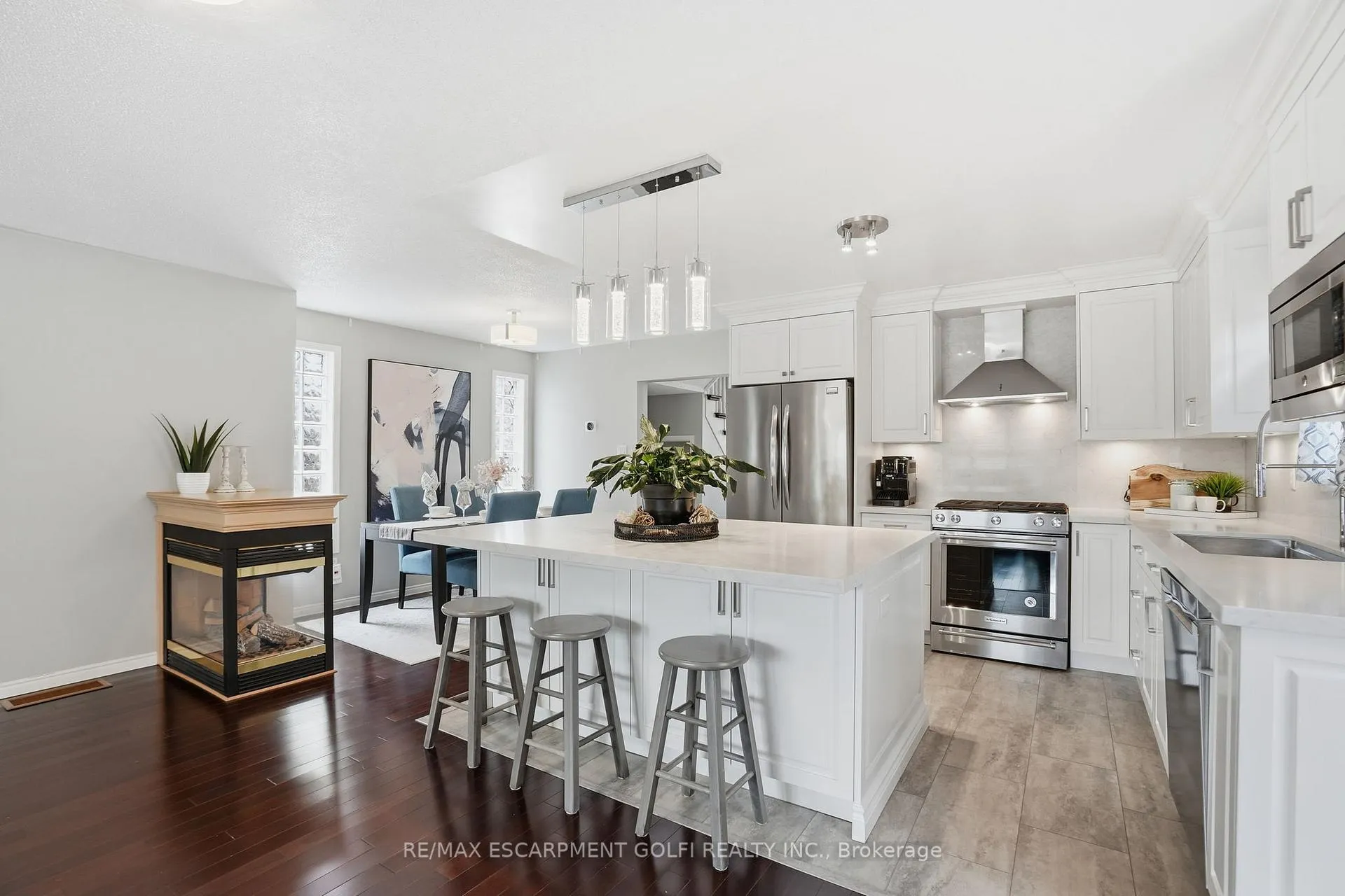 Photo 8 of 68 Rockhaven Lane, Hamilton, Waterdown — HOMEH