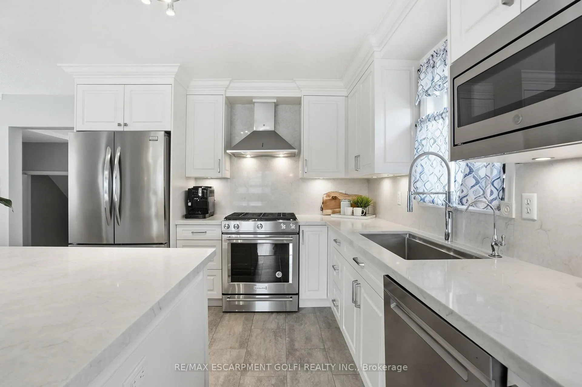 Photo 9 of 68 Rockhaven Lane, Hamilton, Waterdown — HOMEH
