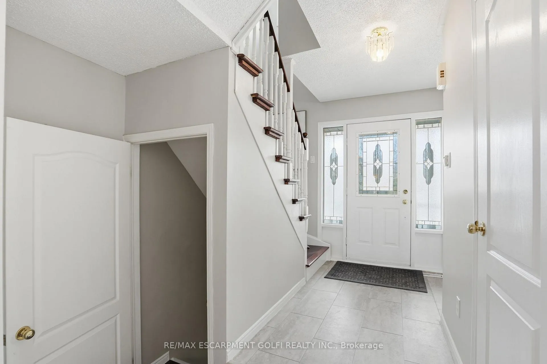 Photo 16 of 68 Rockhaven Lane, Hamilton, Waterdown — HOMEH