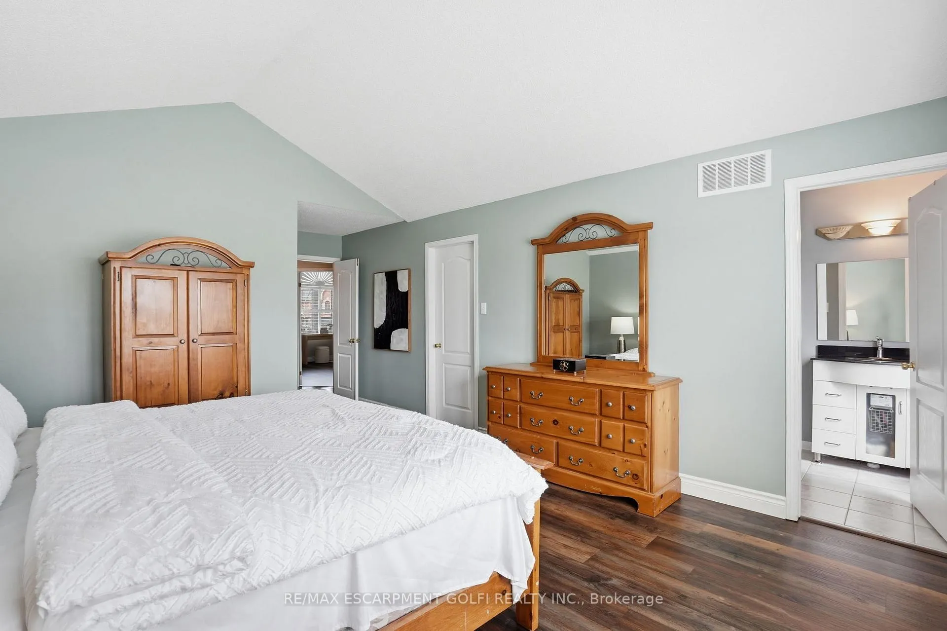 Photo 24 of 68 Rockhaven Lane, Hamilton, Waterdown — HOMEH