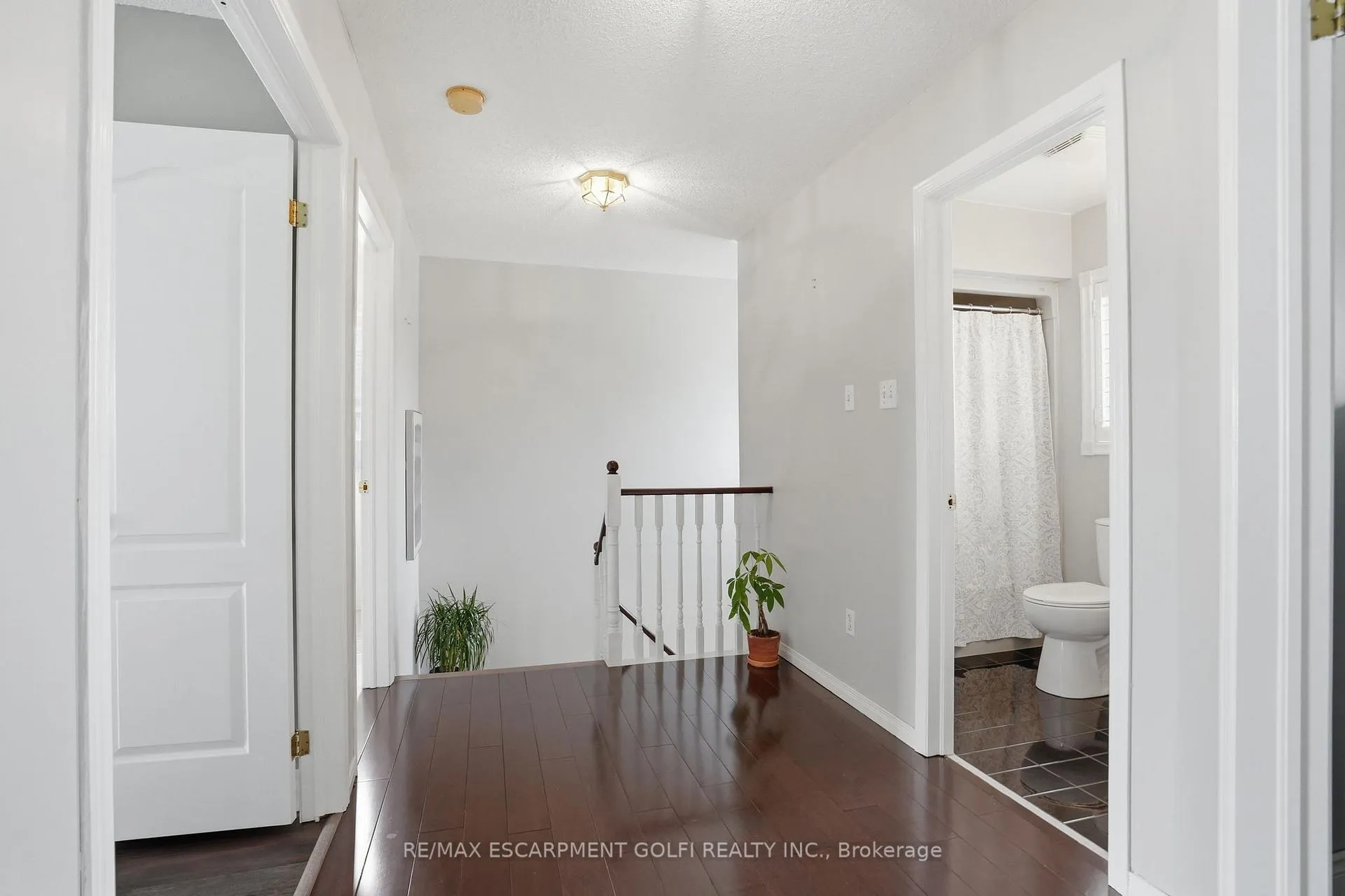 Photo 26 of 68 Rockhaven Lane, Hamilton, Waterdown — HOMEH