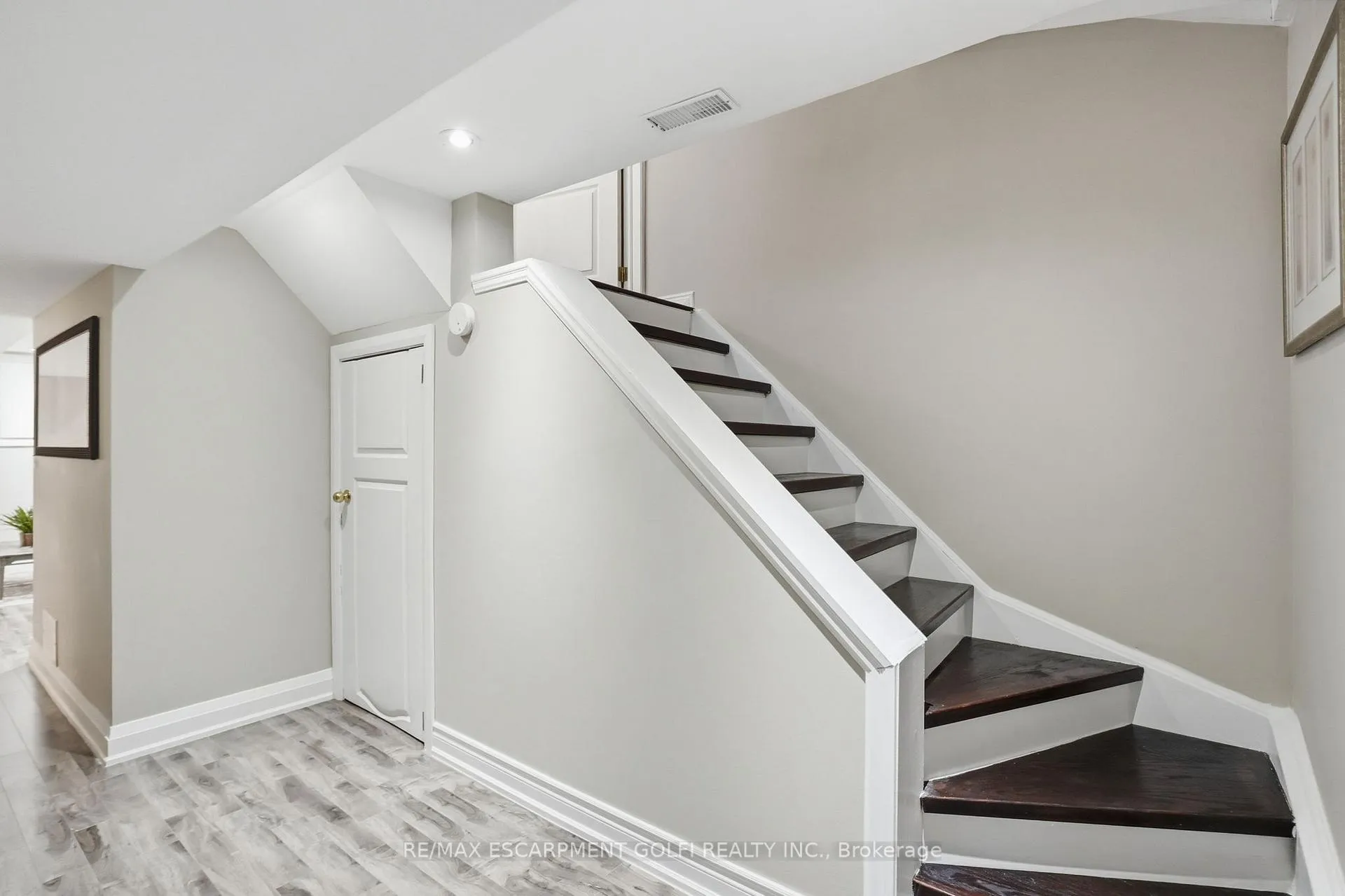 Photo 29 of 68 Rockhaven Lane, Hamilton, Waterdown — HOMEH