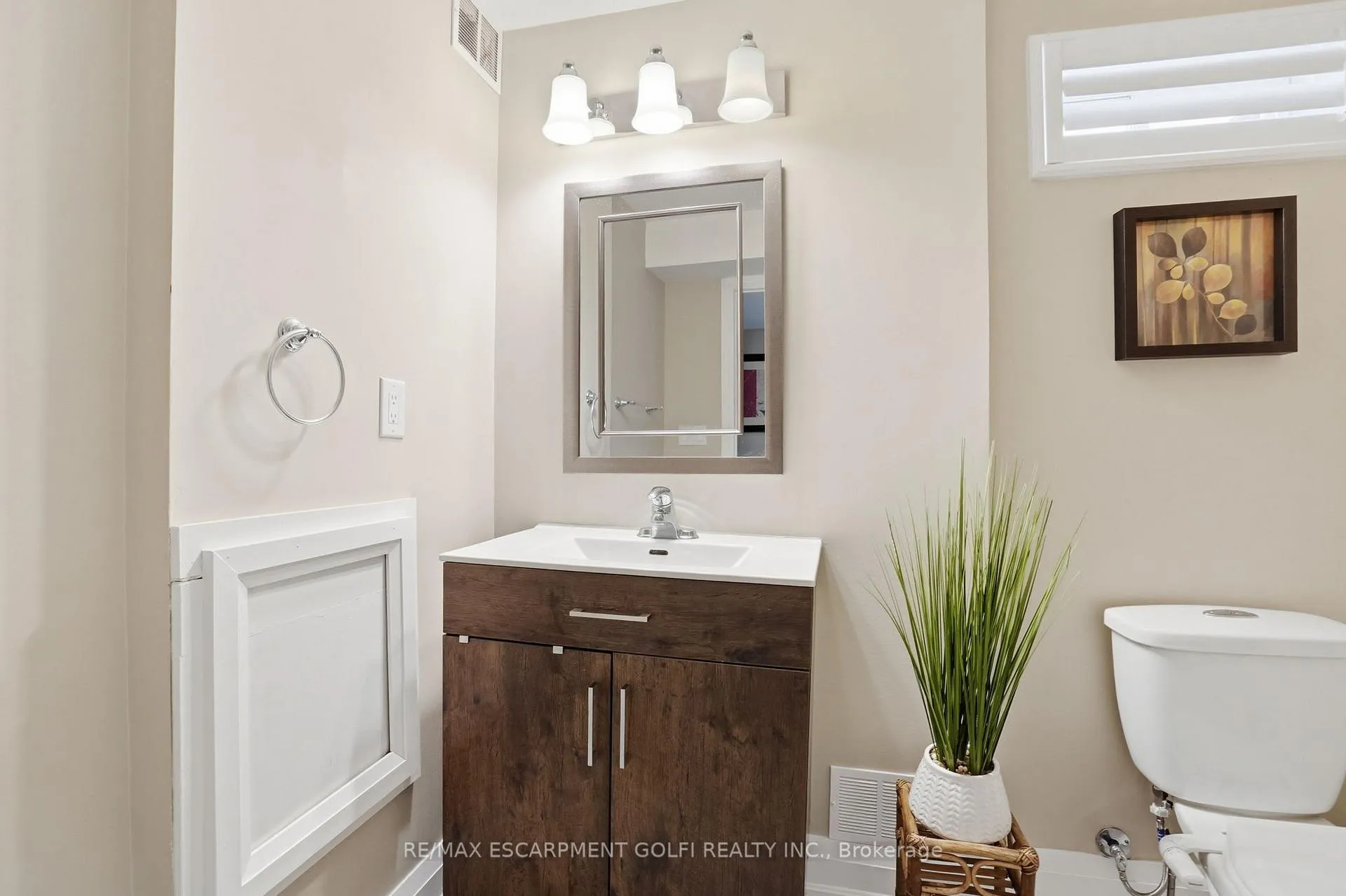 Photo 34 of 68 Rockhaven Lane, Hamilton, Waterdown — HOMEH
