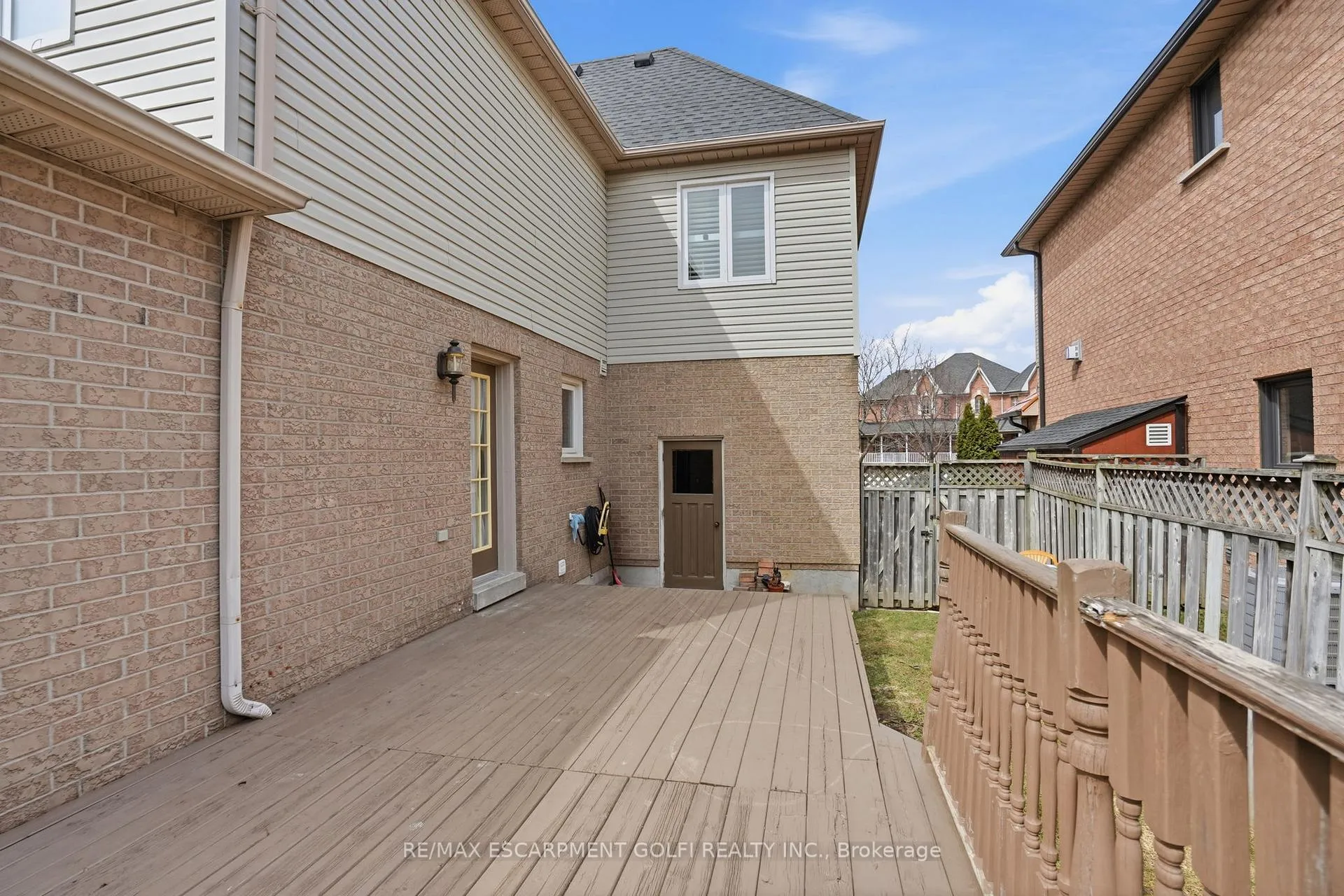 Photo 37 of 68 Rockhaven Lane, Hamilton, Waterdown — HOMEH