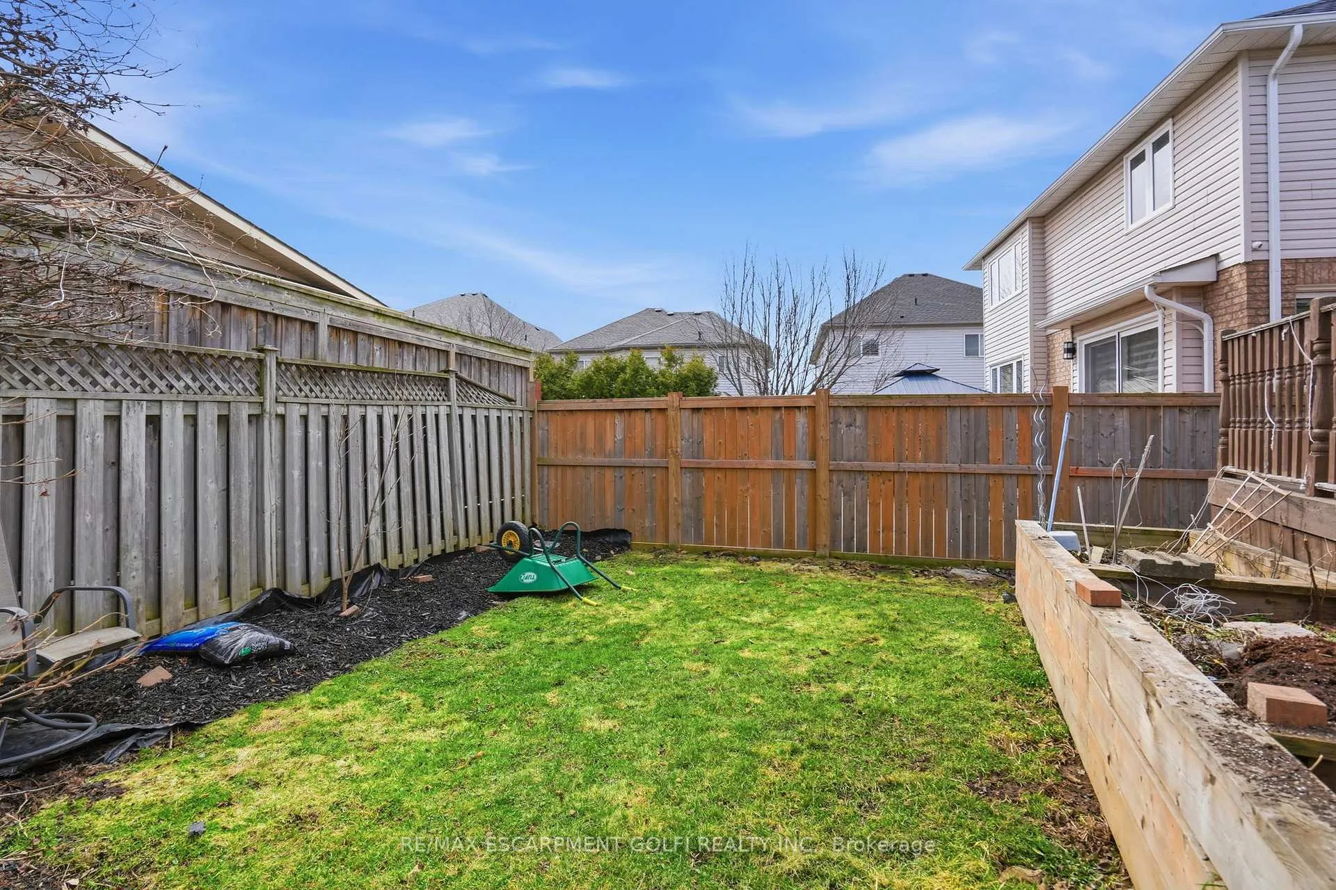 Photo 41 of 68 Rockhaven Lane, Hamilton, Waterdown — HOMEH