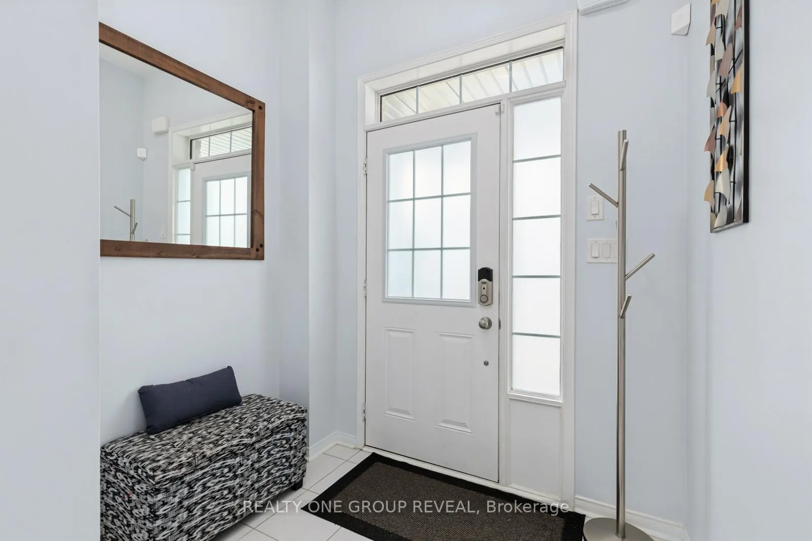 Photo 4 of 2 Rimrock Crescent, Whitby, Williamsburg — HOMEH