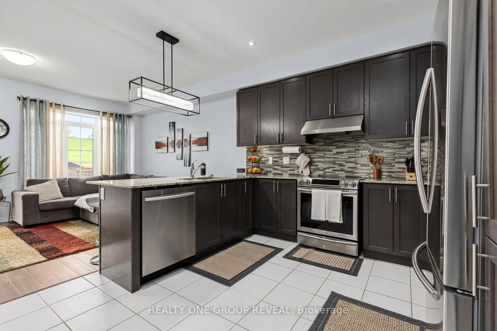 Photo 9 of 2 Rimrock Crescent, Whitby, Williamsburg — HOMEH