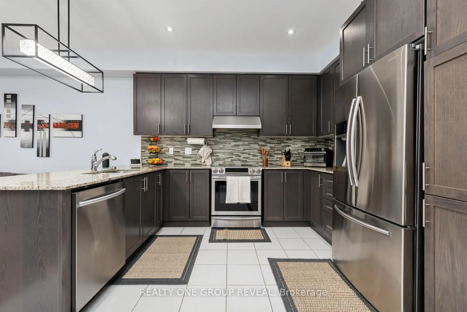 Photo 10 of 2 Rimrock Crescent, Whitby, Williamsburg — HOMEH