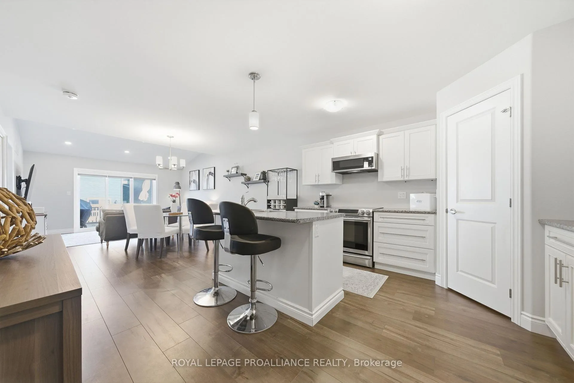 Photo 9 of 21 Lehtinen Crescent, Belleville, Belleville Ward — HOMEH