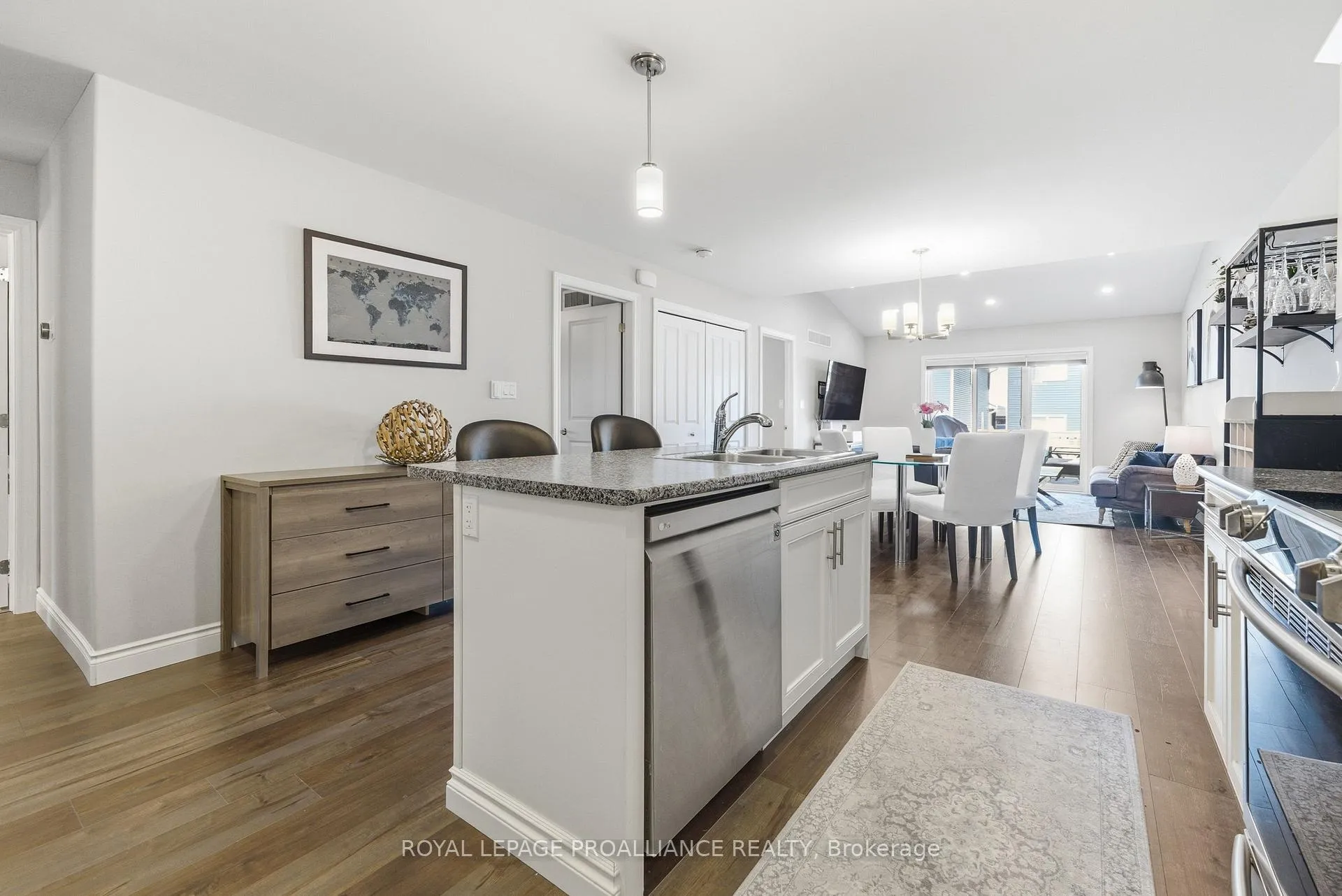 Photo 13 of 21 Lehtinen Crescent, Belleville, Belleville Ward — HOMEH