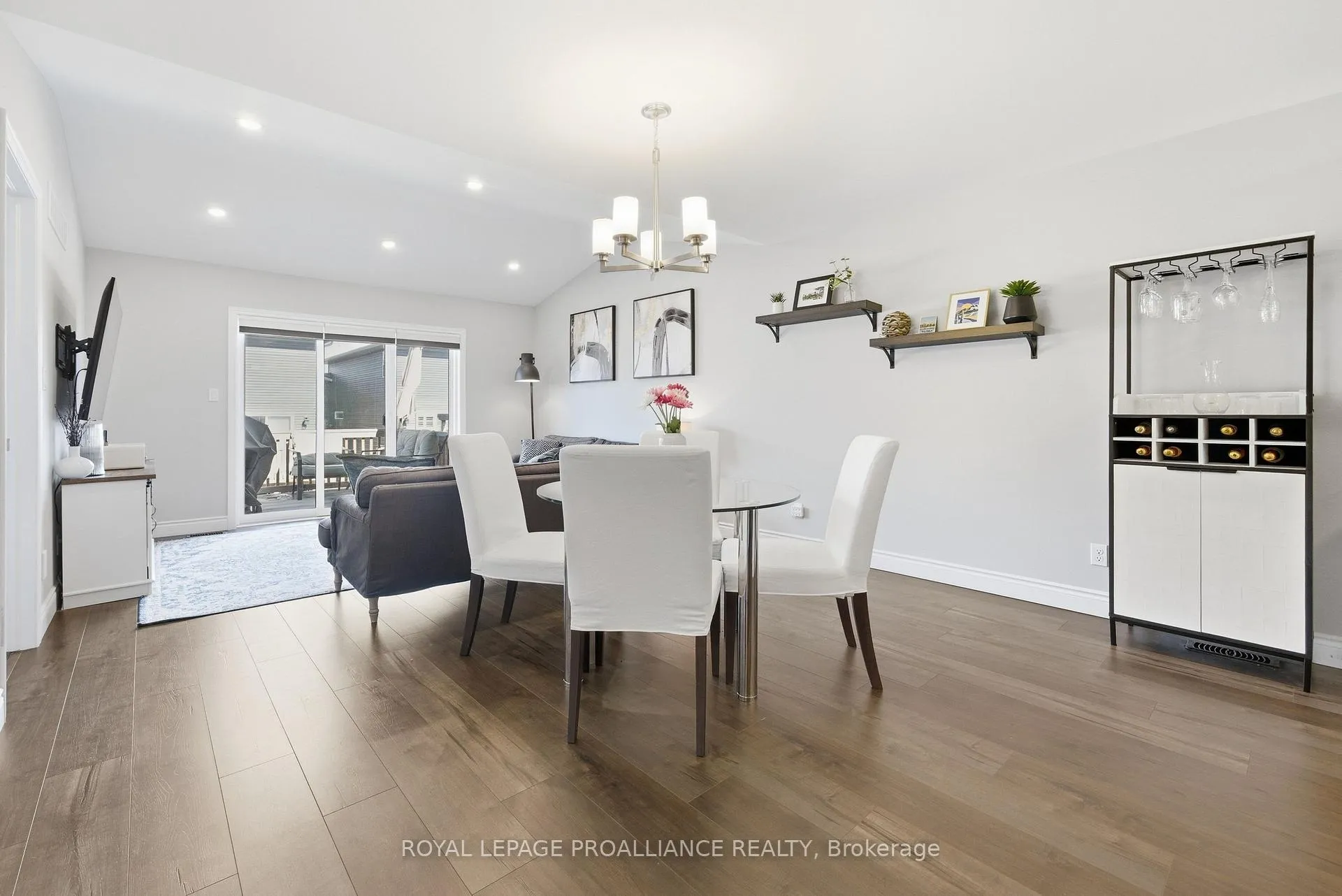Photo 15 of 21 Lehtinen Crescent, Belleville, Belleville Ward — HOMEH