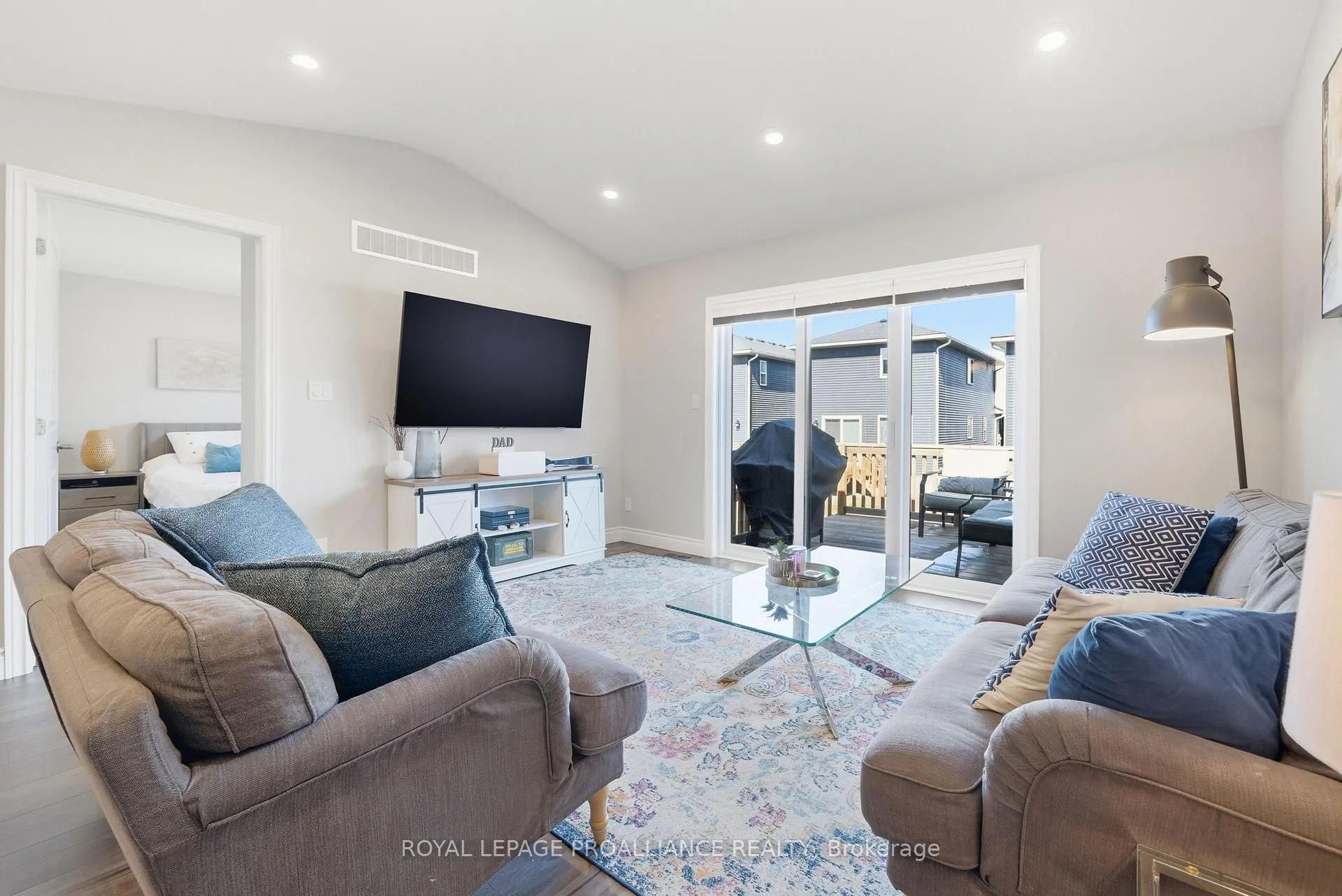 Photo 17 of 21 Lehtinen Crescent, Belleville, Belleville Ward — HOMEH