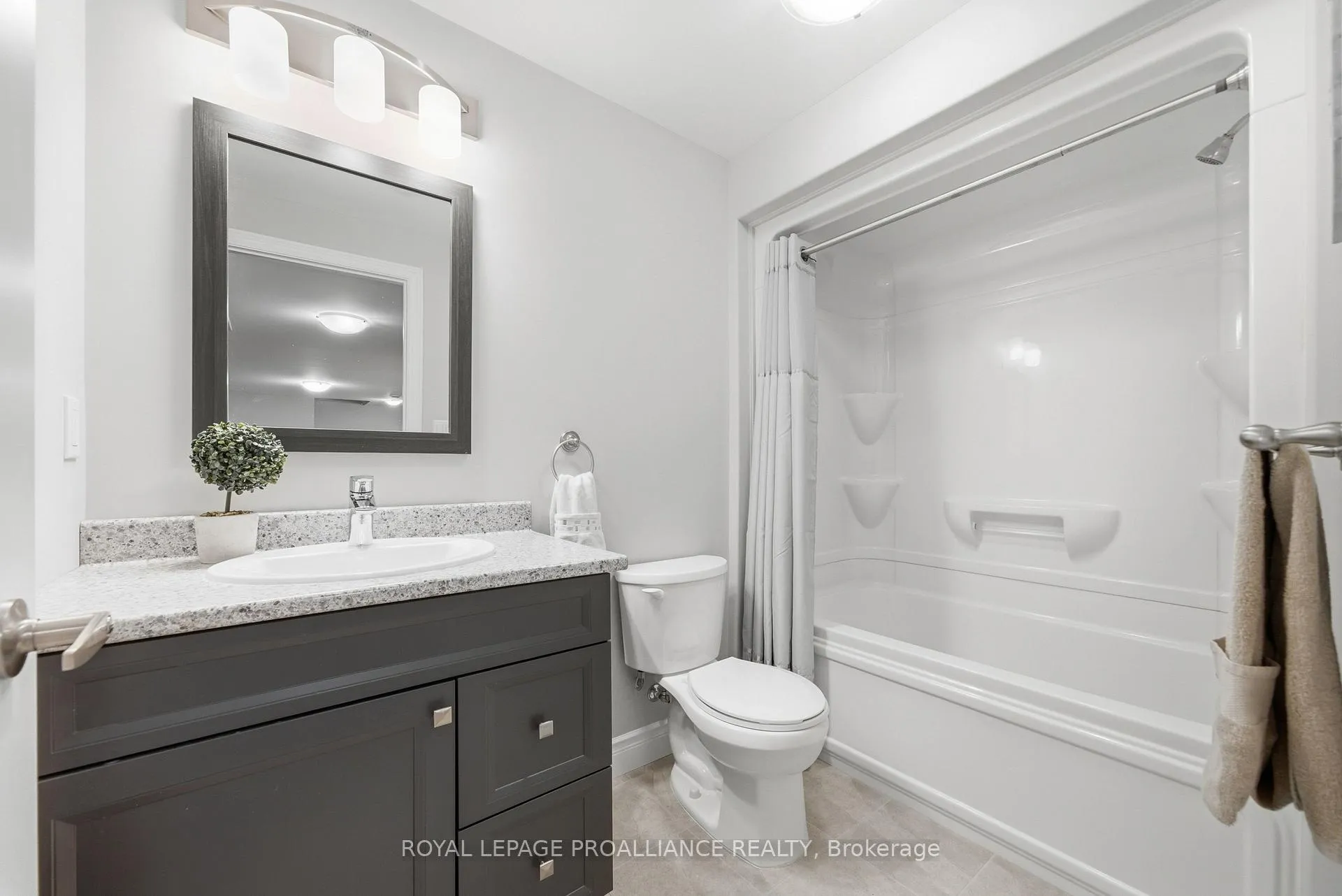Photo 36 of 21 Lehtinen Crescent, Belleville, Belleville Ward — HOMEH