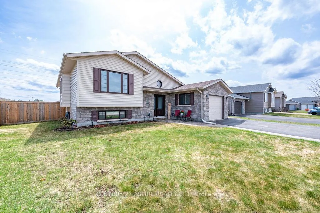 Photo 2 of 17 Newport Drive, Petawawa — HOMEH