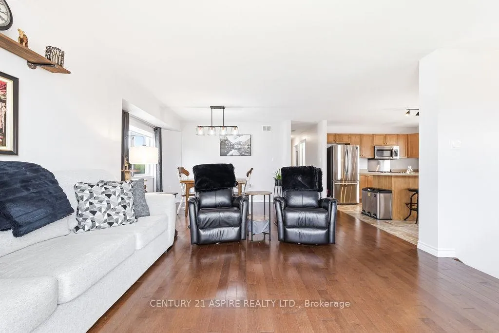 Photo 8 of 17 Newport Drive, Petawawa — HOMEH