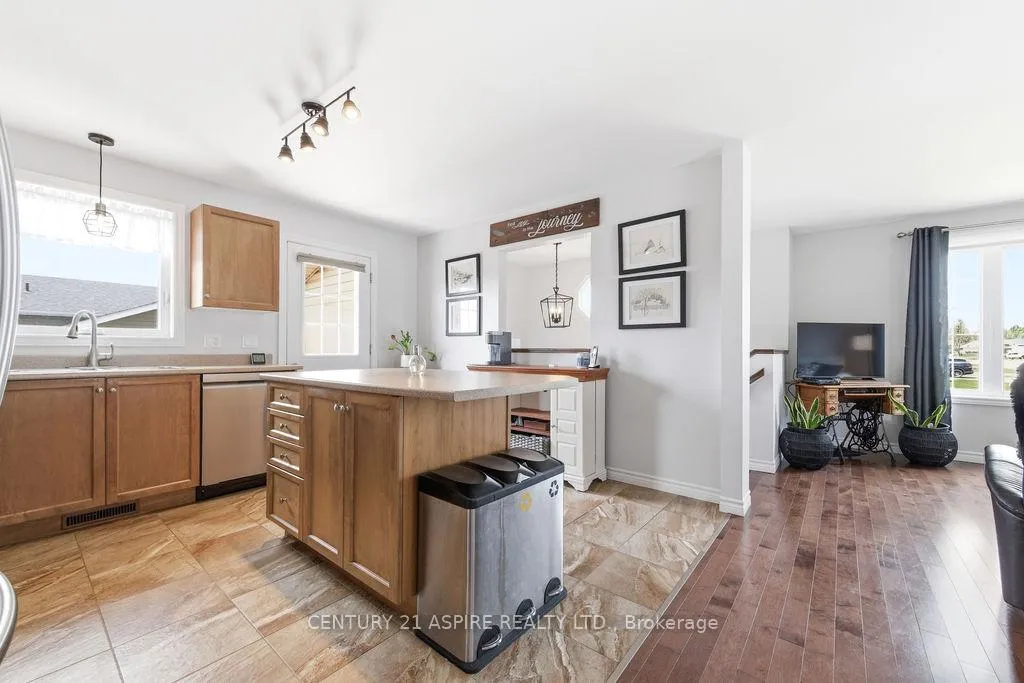Photo 14 of 17 Newport Drive, Petawawa — HOMEH