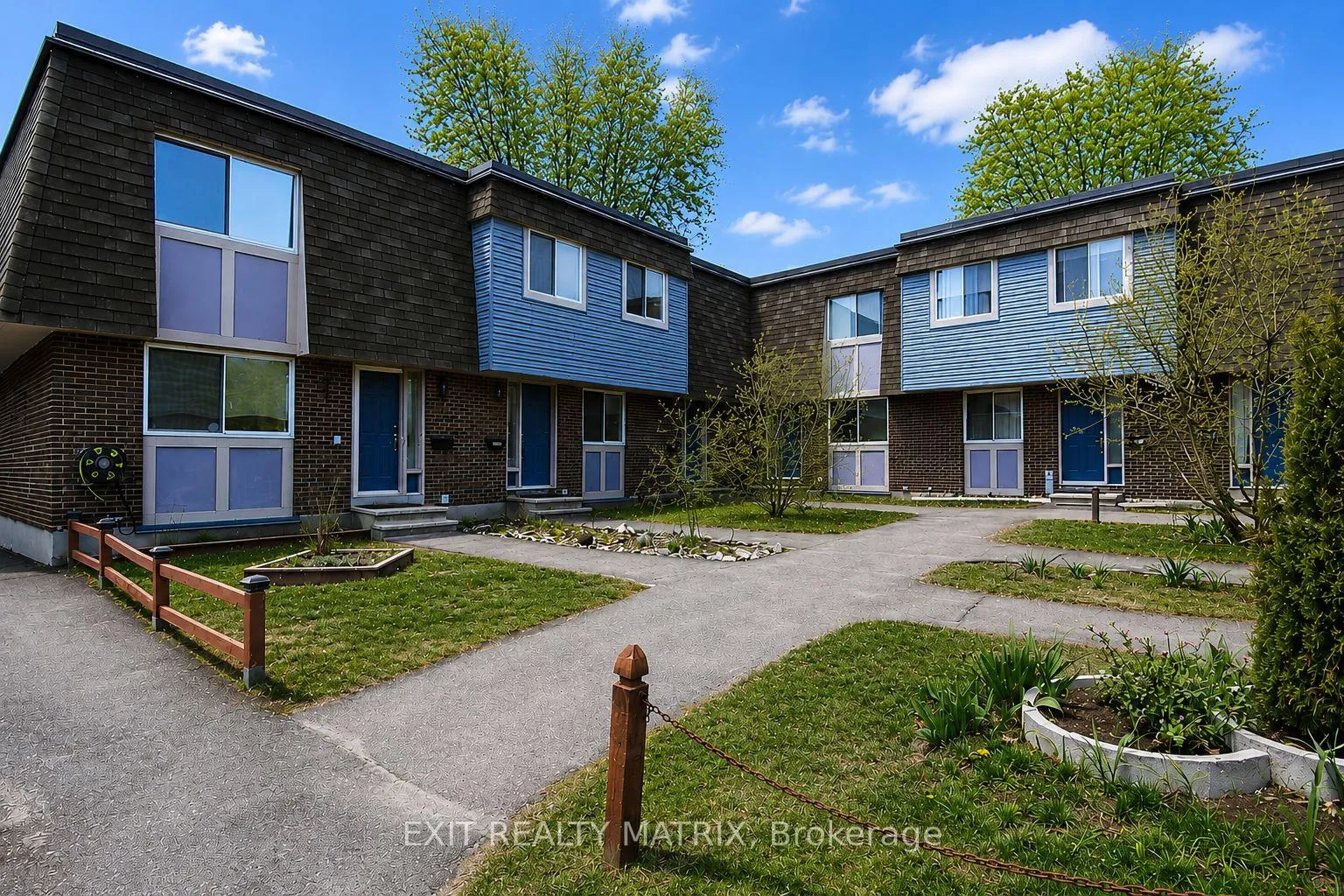 Photo 2 of 2988 Fairlea Crescent, Ottawa, Heron Gate/Industrial Park — HOMEH