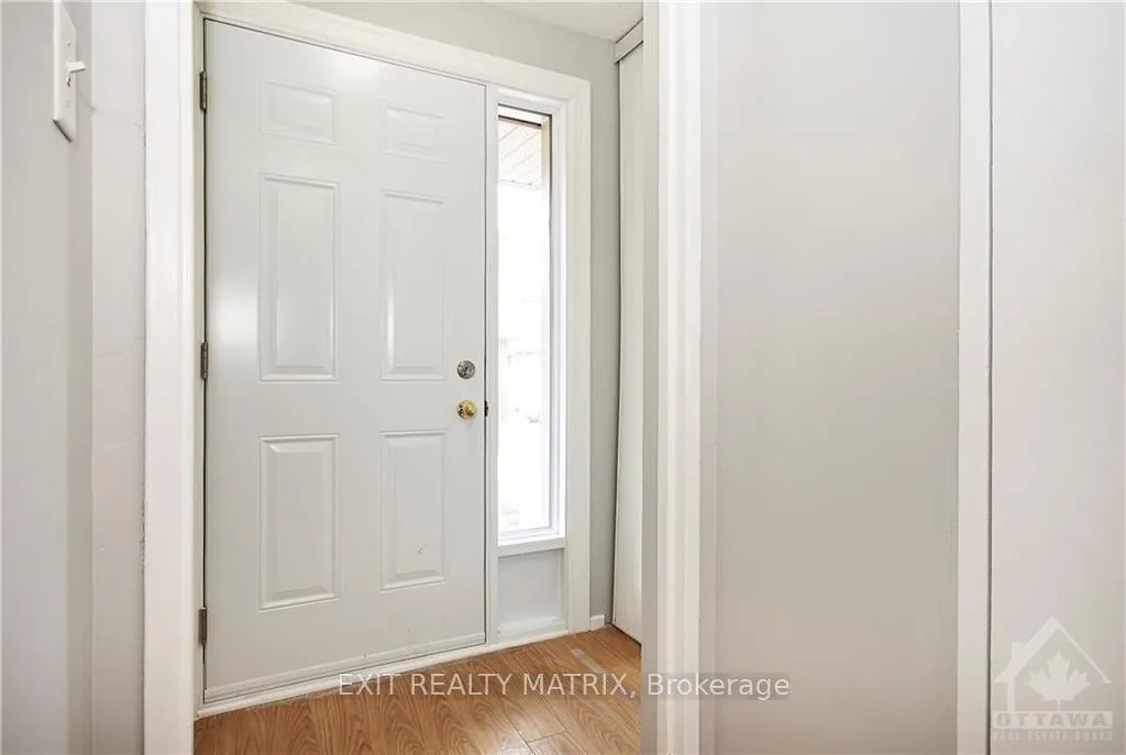 Photo 4 of 2988 Fairlea Crescent, Ottawa, Heron Gate/Industrial Park — HOMEH