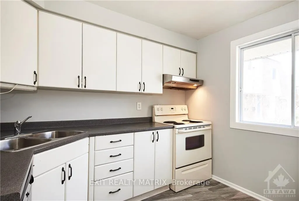 Photo 5 of 2988 Fairlea Crescent, Ottawa, Heron Gate/Industrial Park — HOMEH