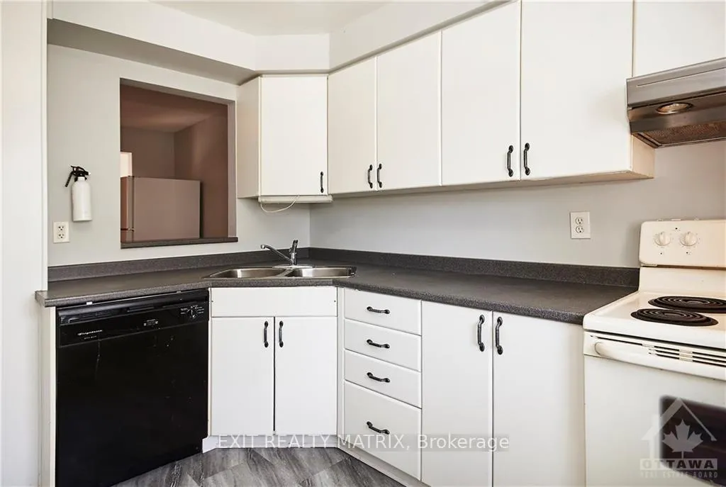 Photo 6 of 2988 Fairlea Crescent, Ottawa, Heron Gate/Industrial Park — HOMEH