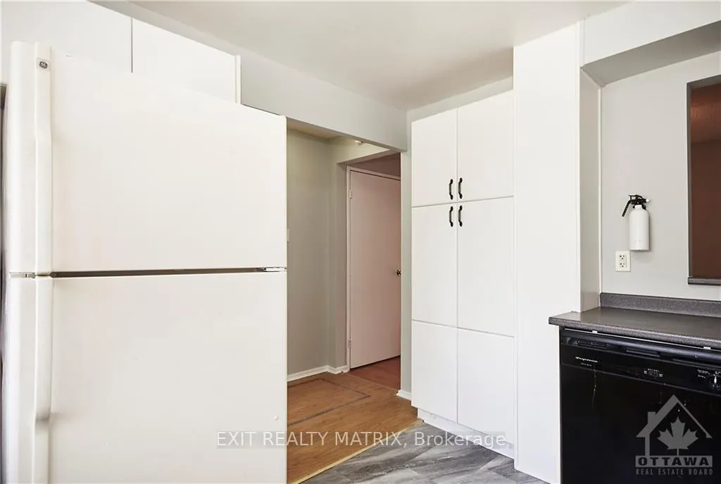Photo 7 of 2988 Fairlea Crescent, Ottawa, Heron Gate/Industrial Park — HOMEH