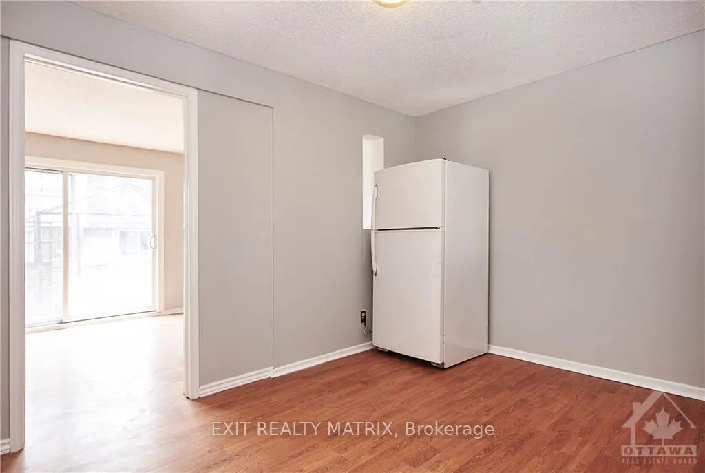 Photo 8 of 2988 Fairlea Crescent, Ottawa, Heron Gate/Industrial Park — HOMEH
