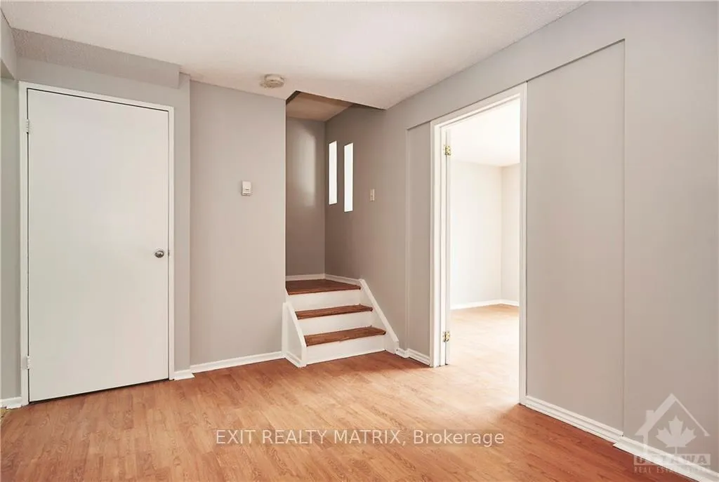 Photo 9 of 2988 Fairlea Crescent, Ottawa, Heron Gate/Industrial Park — HOMEH