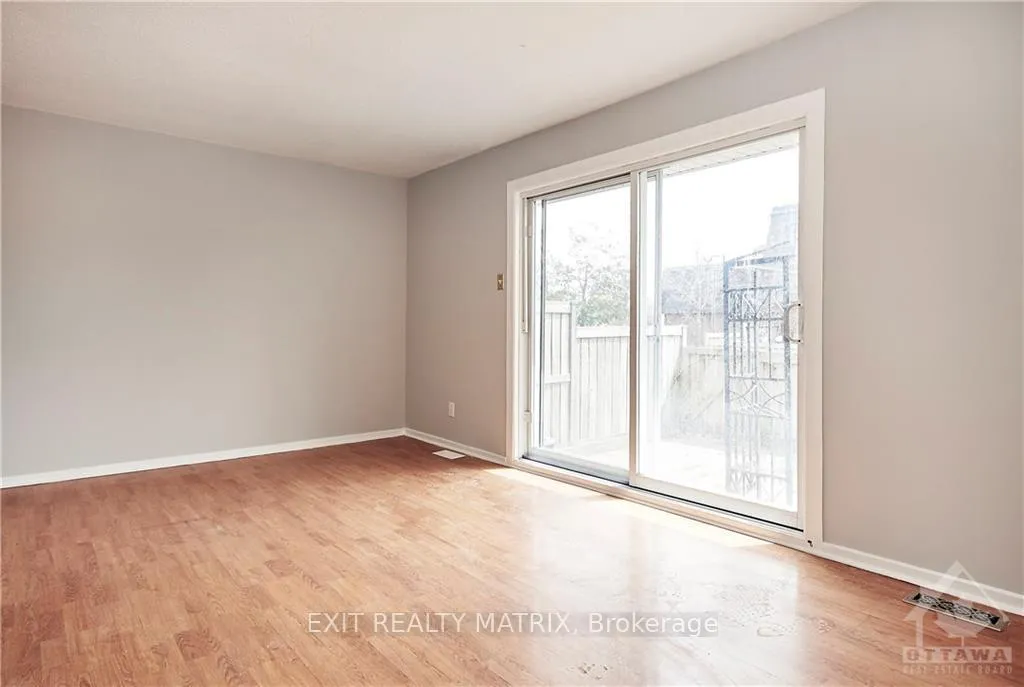 Photo 10 of 2988 Fairlea Crescent, Ottawa, Heron Gate/Industrial Park — HOMEH