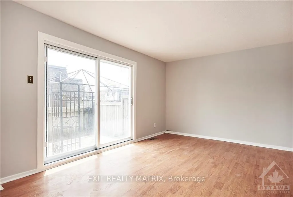 Photo 13 of 2988 Fairlea Crescent, Ottawa, Heron Gate/Industrial Park — HOMEH