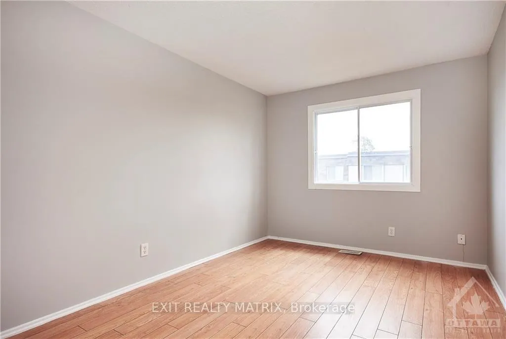 Photo 16 of 2988 Fairlea Crescent, Ottawa, Heron Gate/Industrial Park — HOMEH
