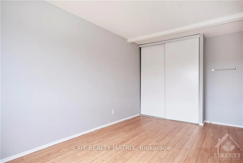 Photo 17 of 2988 Fairlea Crescent, Ottawa, Heron Gate/Industrial Park — HOMEH