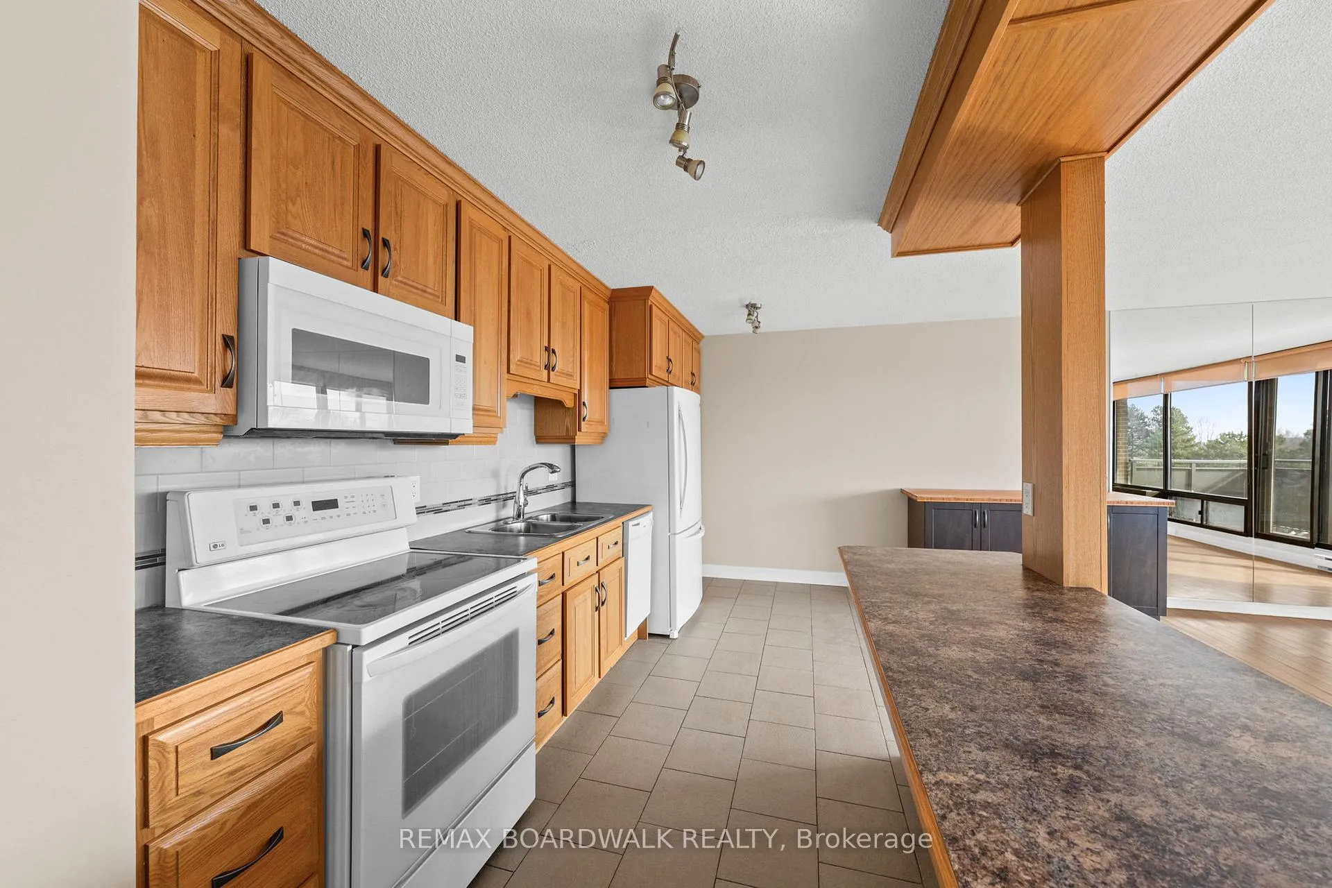Photo 9 of Unit 502, 1190 Richmond Road, Ottawa, Woodroffe — HOMEH