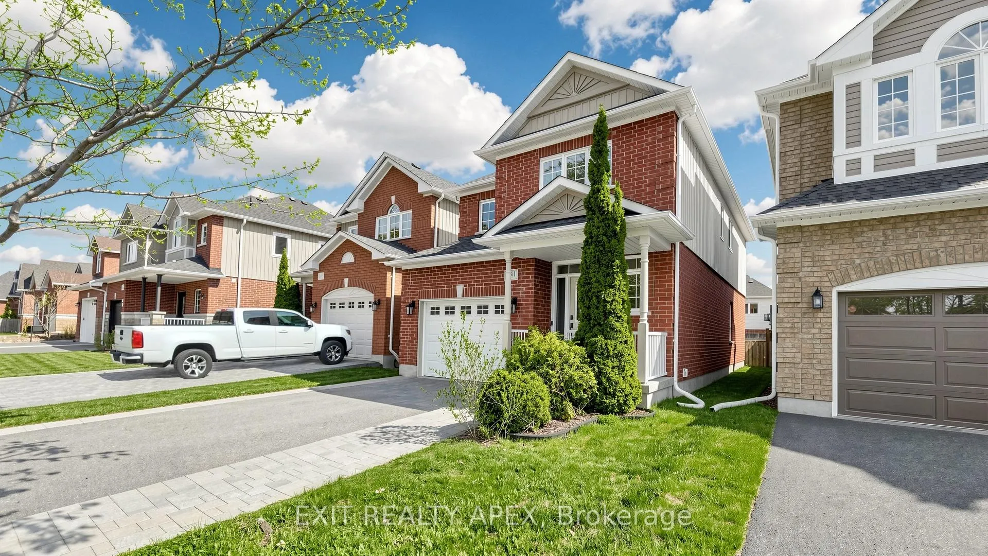 Photo 3 of 1311 Macinally Court, Oshawa, Pinecrest — HOMEH