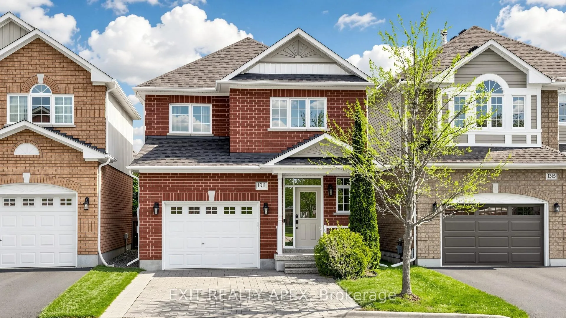 Photo 4 of 1311 Macinally Court, Oshawa, Pinecrest — HOMEH