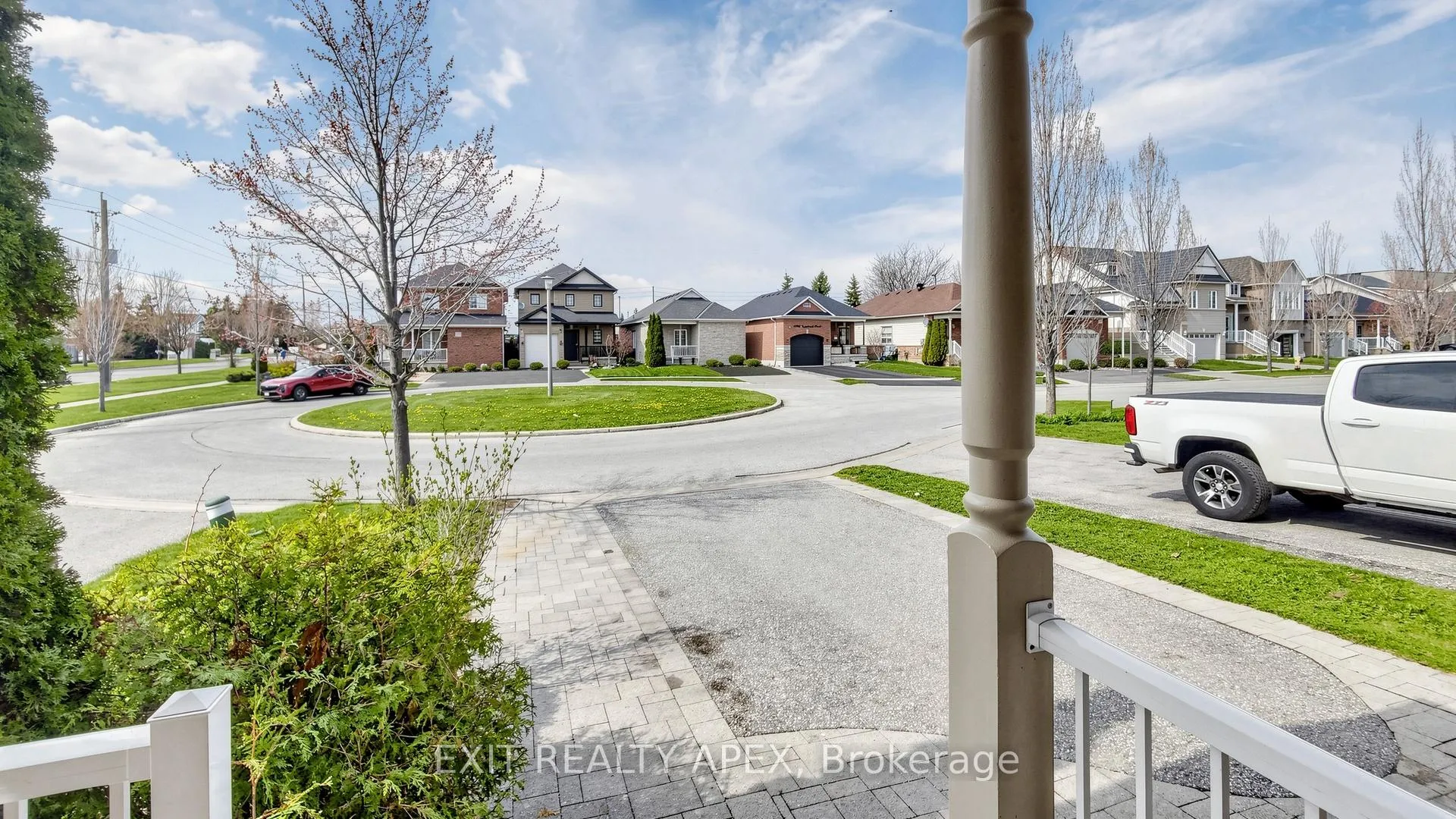 Photo 5 of 1311 Macinally Court, Oshawa, Pinecrest — HOMEH