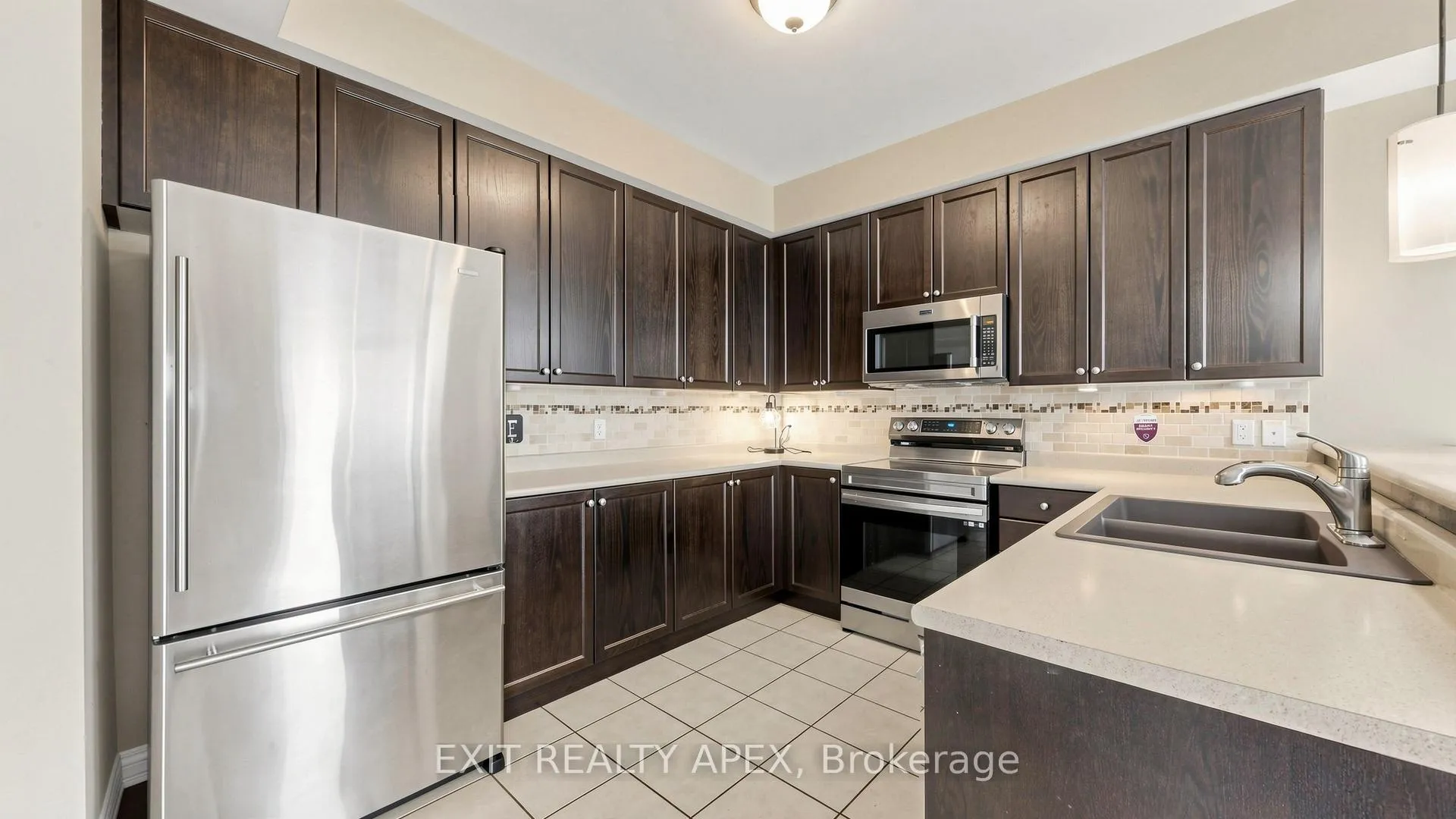 Photo 9 of 1311 Macinally Court, Oshawa, Pinecrest — HOMEH
