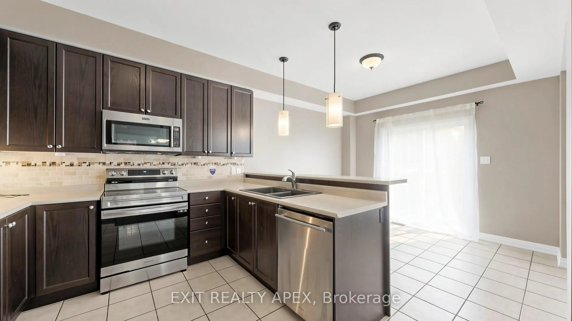 Photo 10 of 1311 Macinally Court, Oshawa, Pinecrest — HOMEH