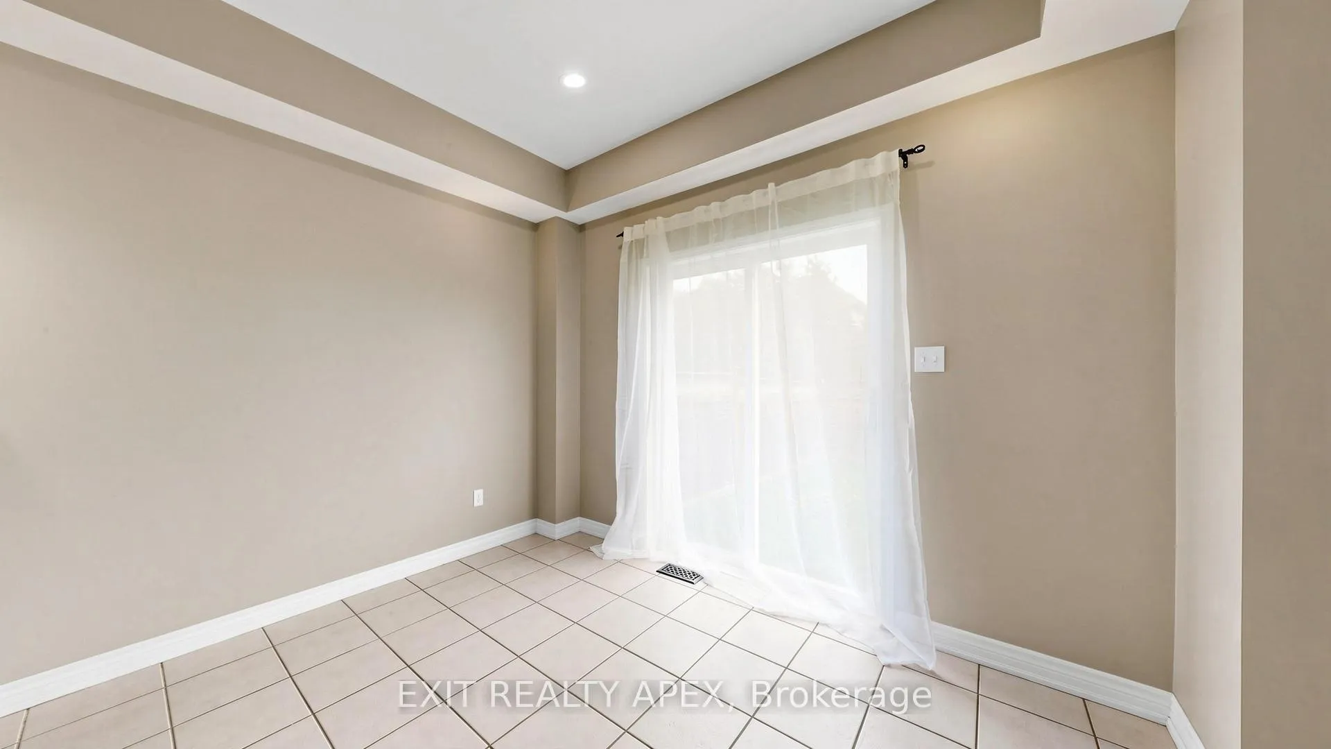 Photo 17 of 1311 Macinally Court, Oshawa, Pinecrest — HOMEH