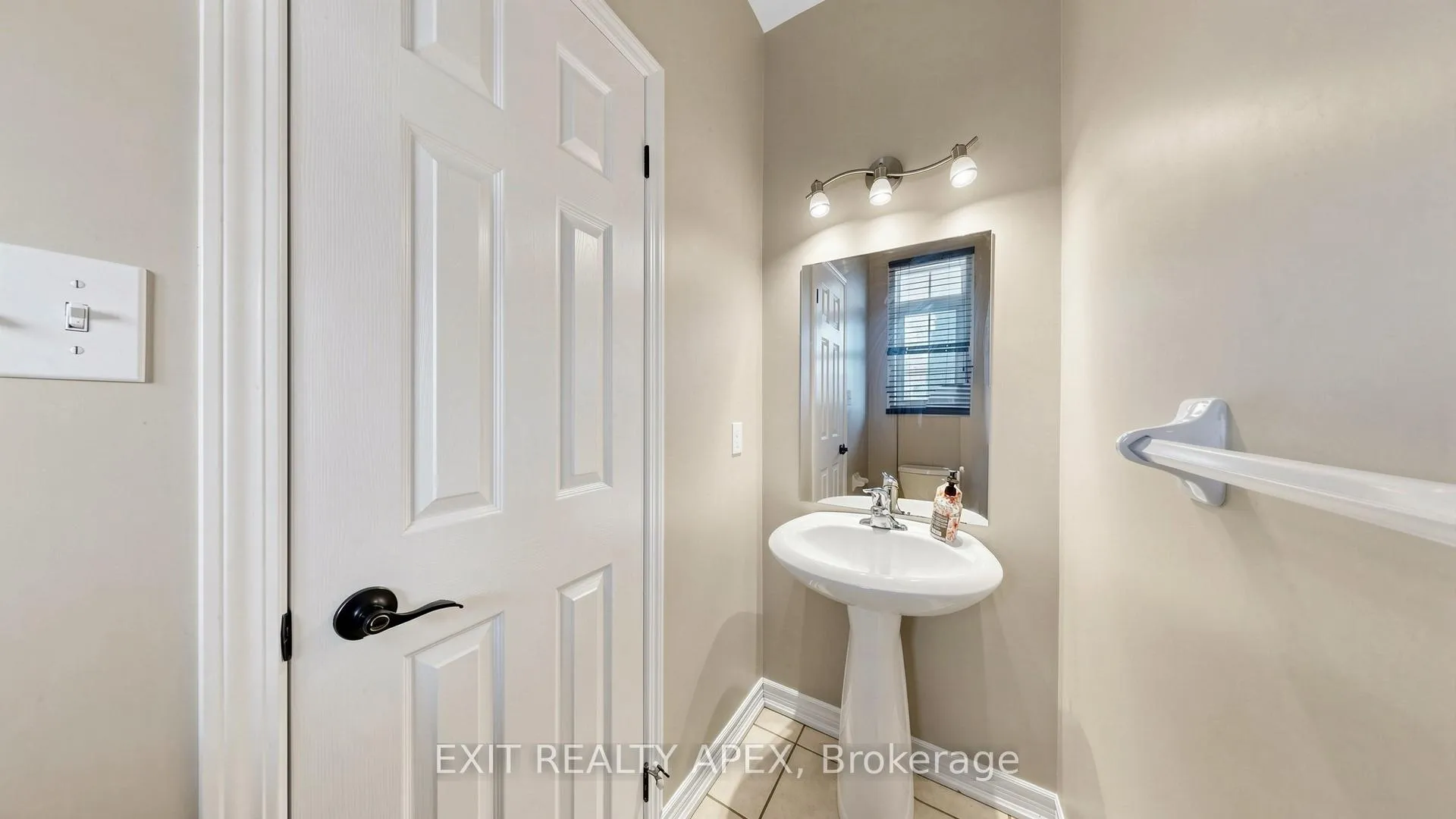 Photo 18 of 1311 Macinally Court, Oshawa, Pinecrest — HOMEH